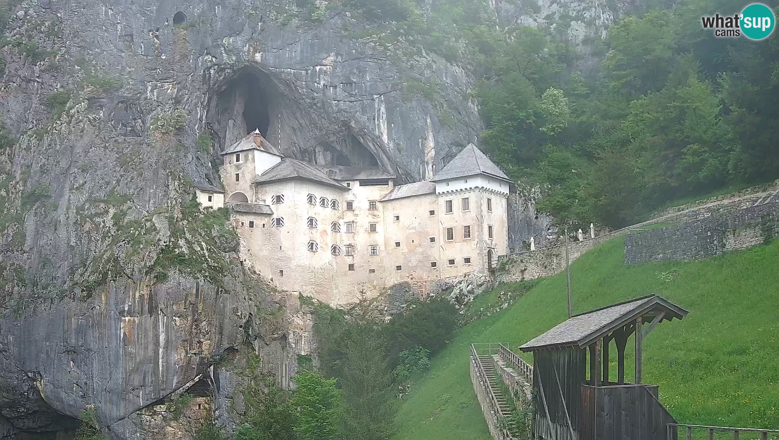Spletna kamera Predjamski grad – Grad Predjama – Postojna