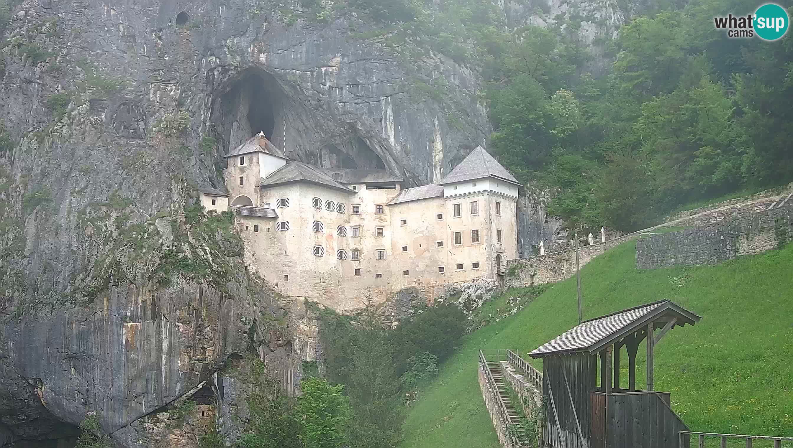 Spletna kamera Predjamski grad – Grad Predjama – Postojna