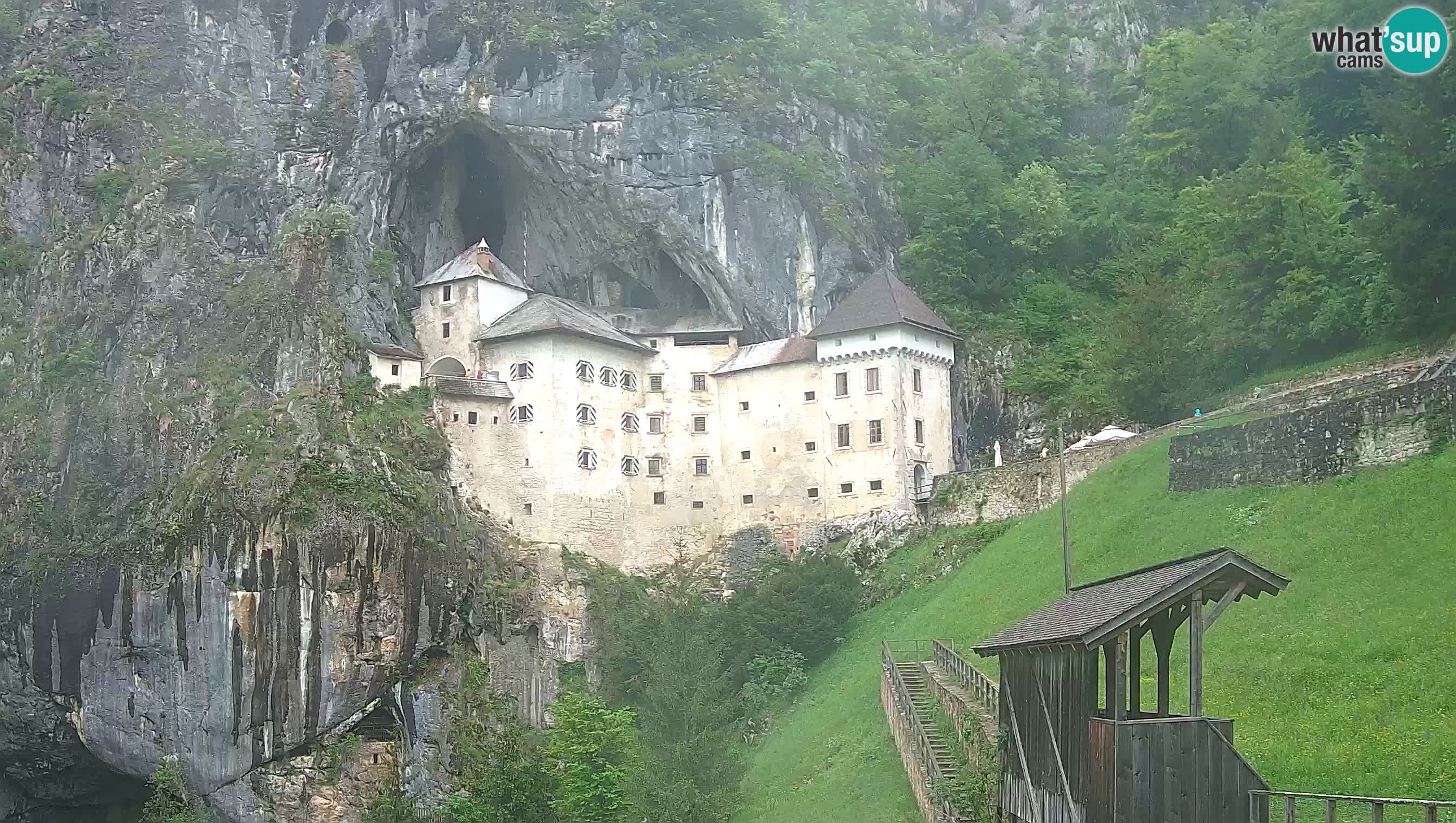 Spletna kamera Predjamski grad – Grad Predjama – Postojna