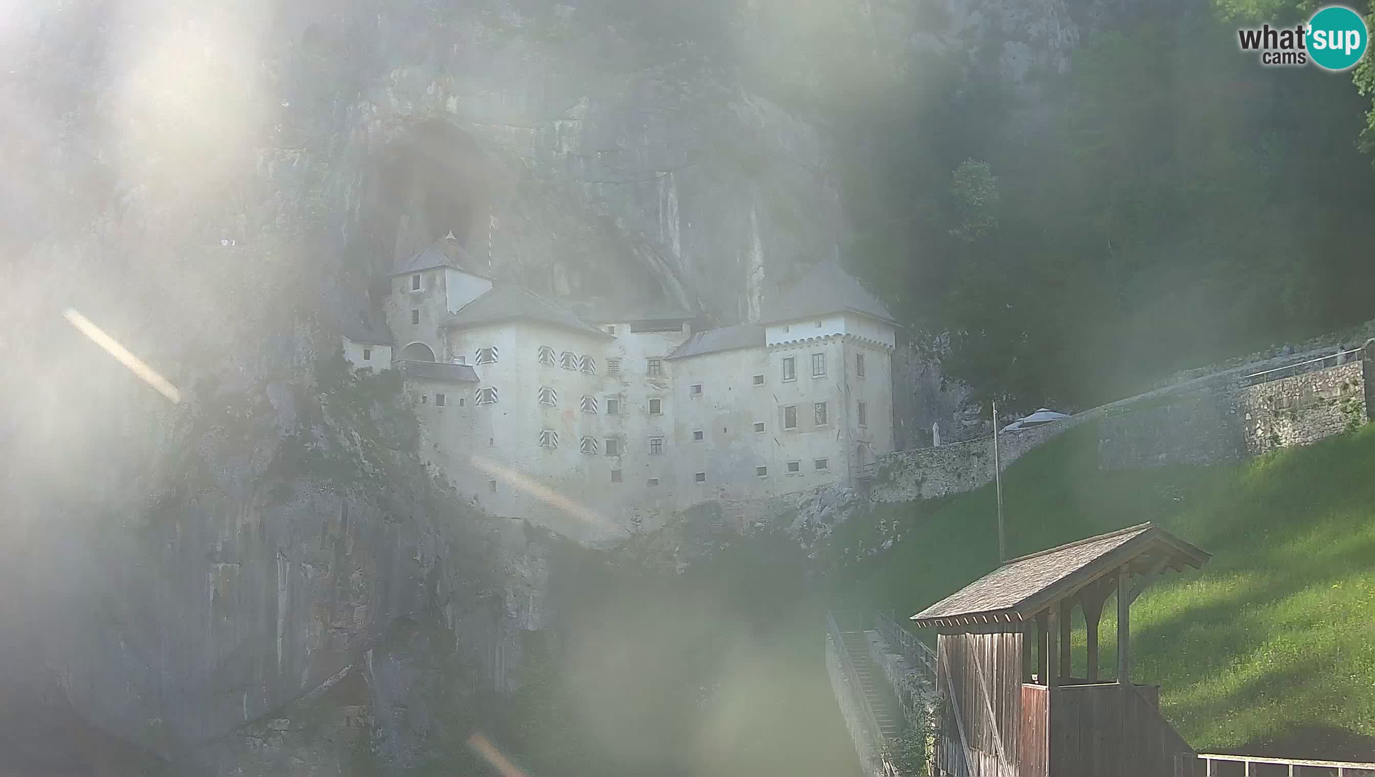 Live Webcam Grad Predjama – Château de Predjama – Postojna – Slovénie