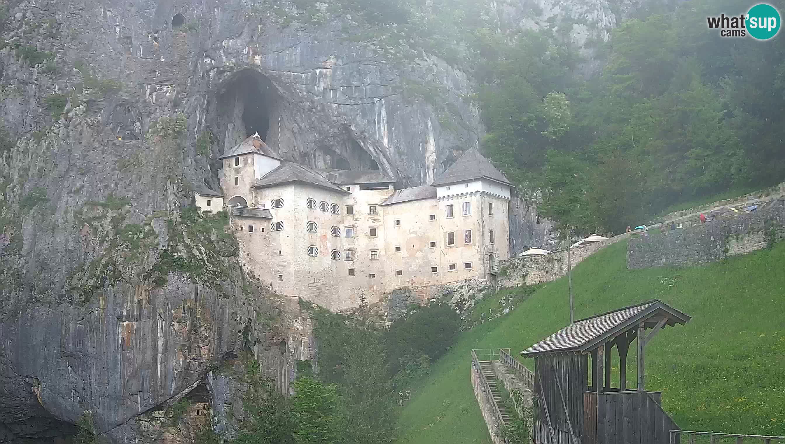Spletna kamera Predjamski grad – Grad Predjama – Postojna