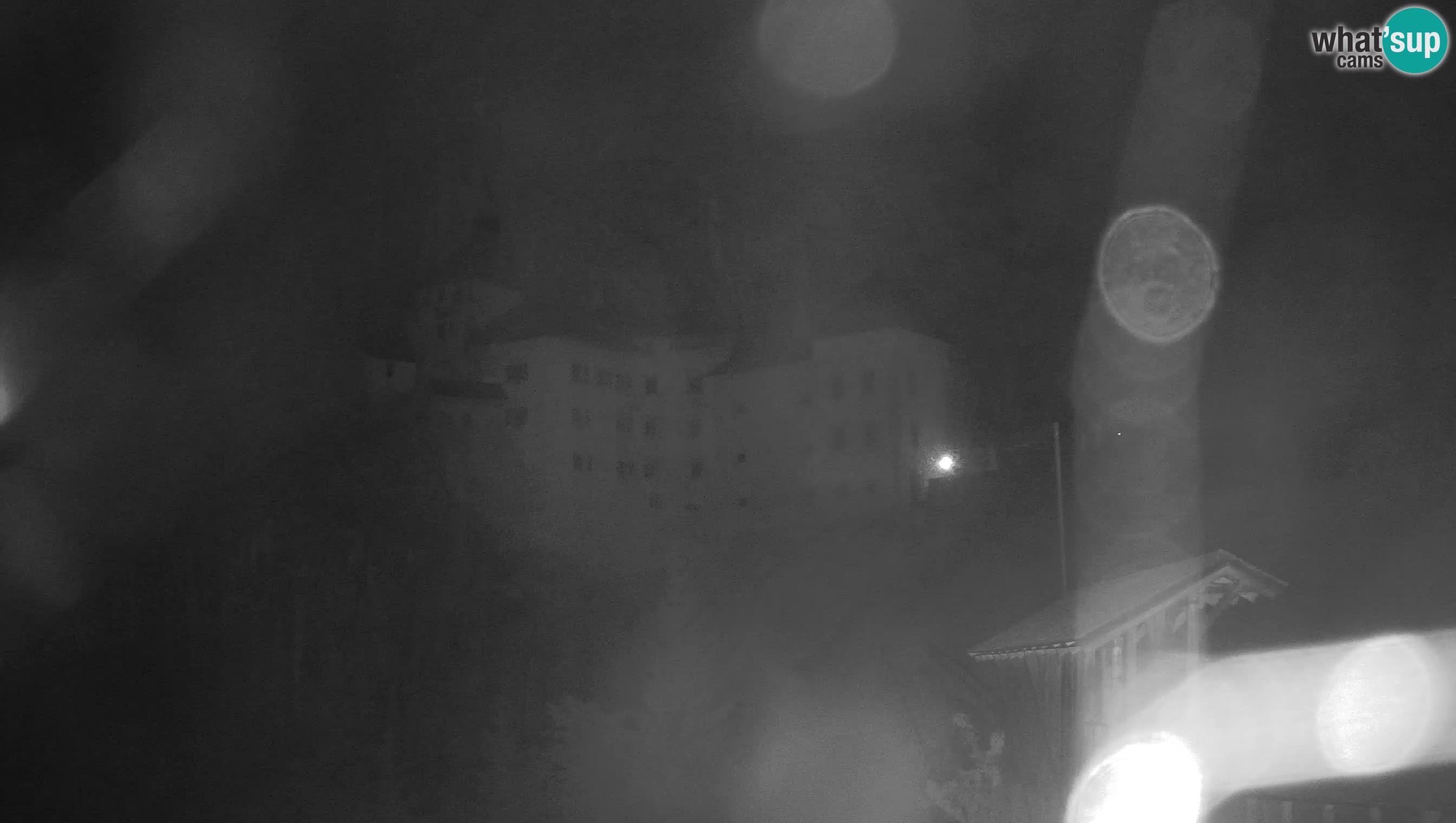 Spletna kamera Predjamski grad – Grad Predjama – Postojna
