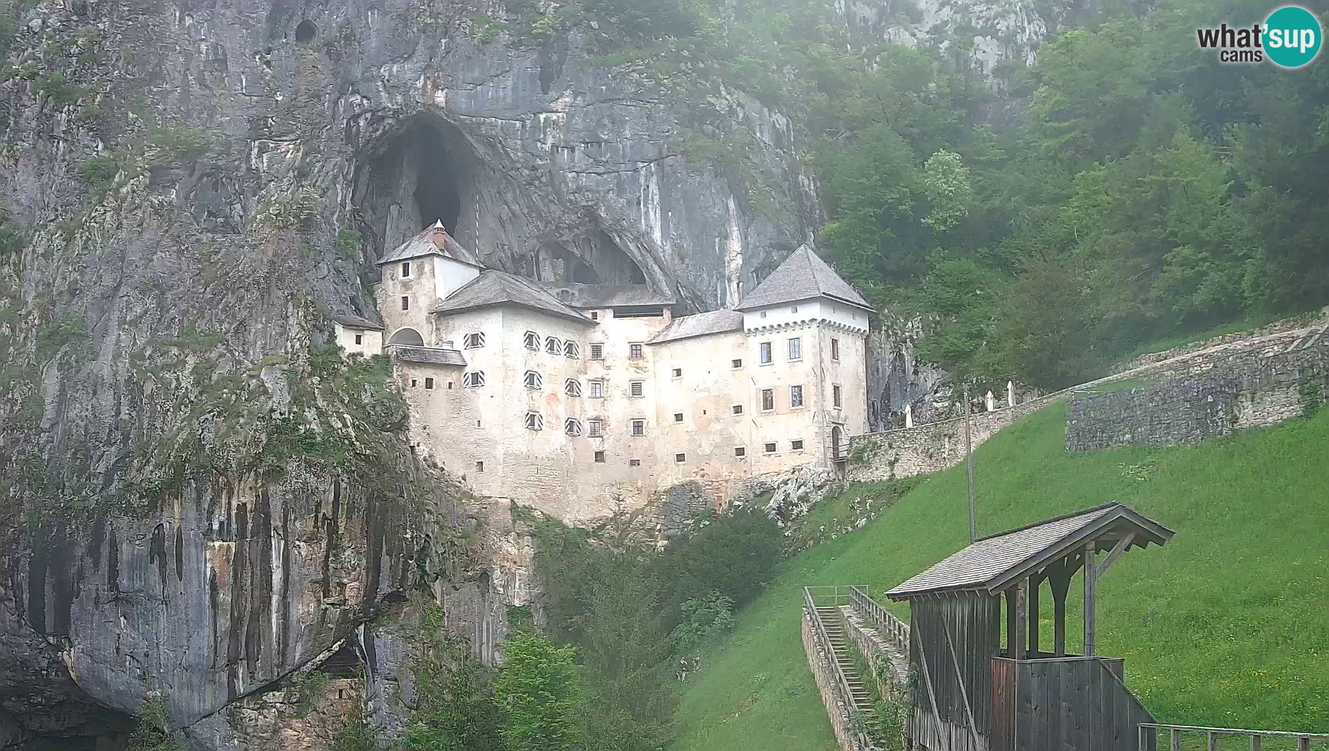 Spletna kamera Predjamski grad – Grad Predjama – Postojna