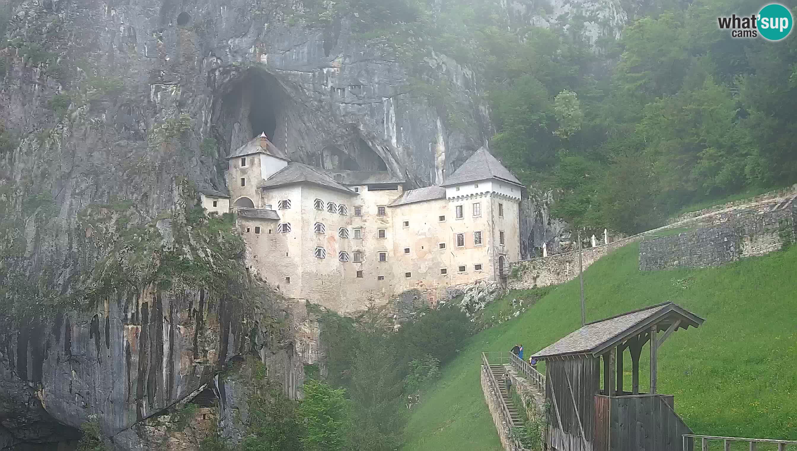 Spletna kamera Predjamski grad – Grad Predjama – Postojna