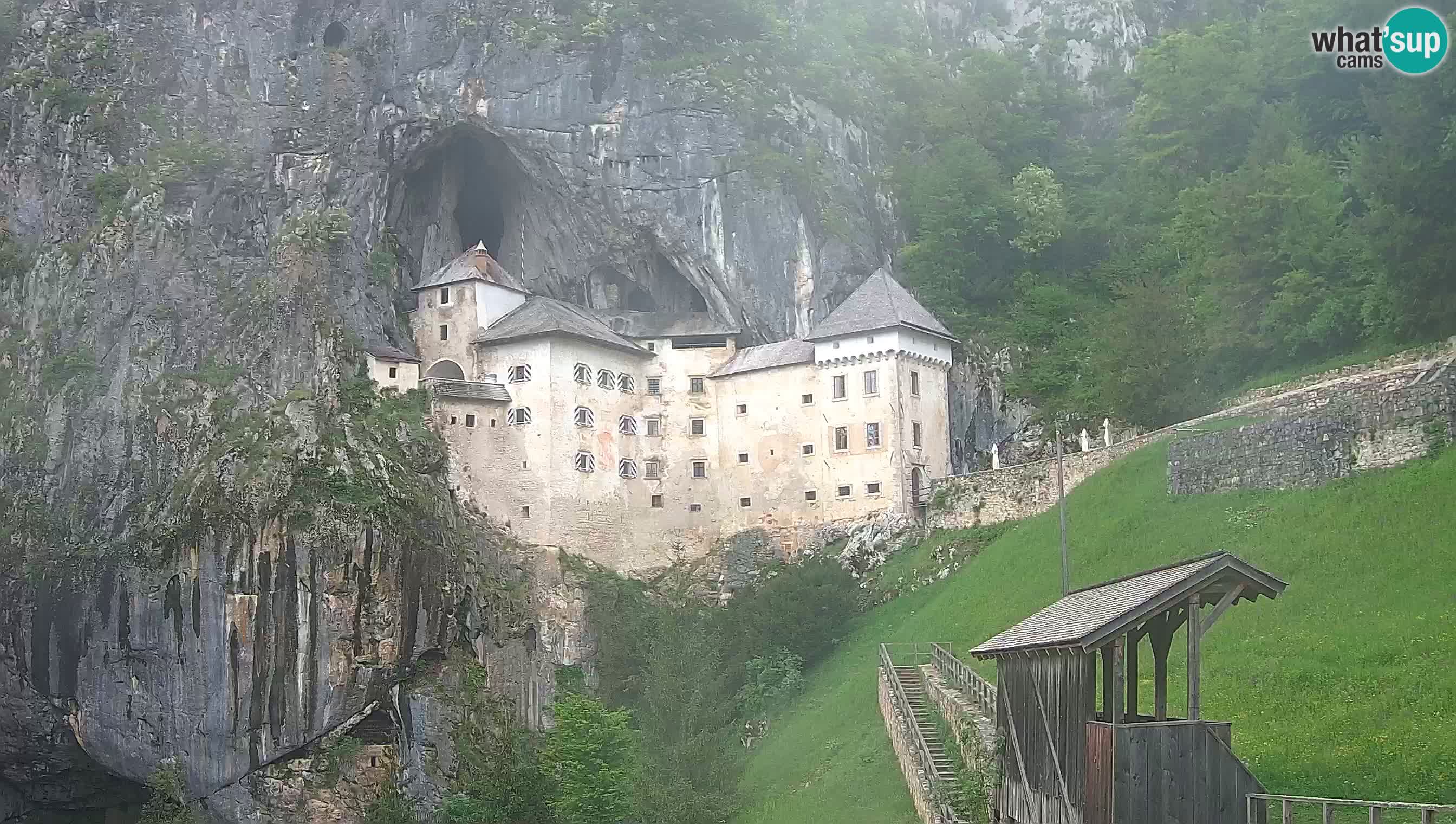 Spletna kamera Predjamski grad – Grad Predjama – Postojna