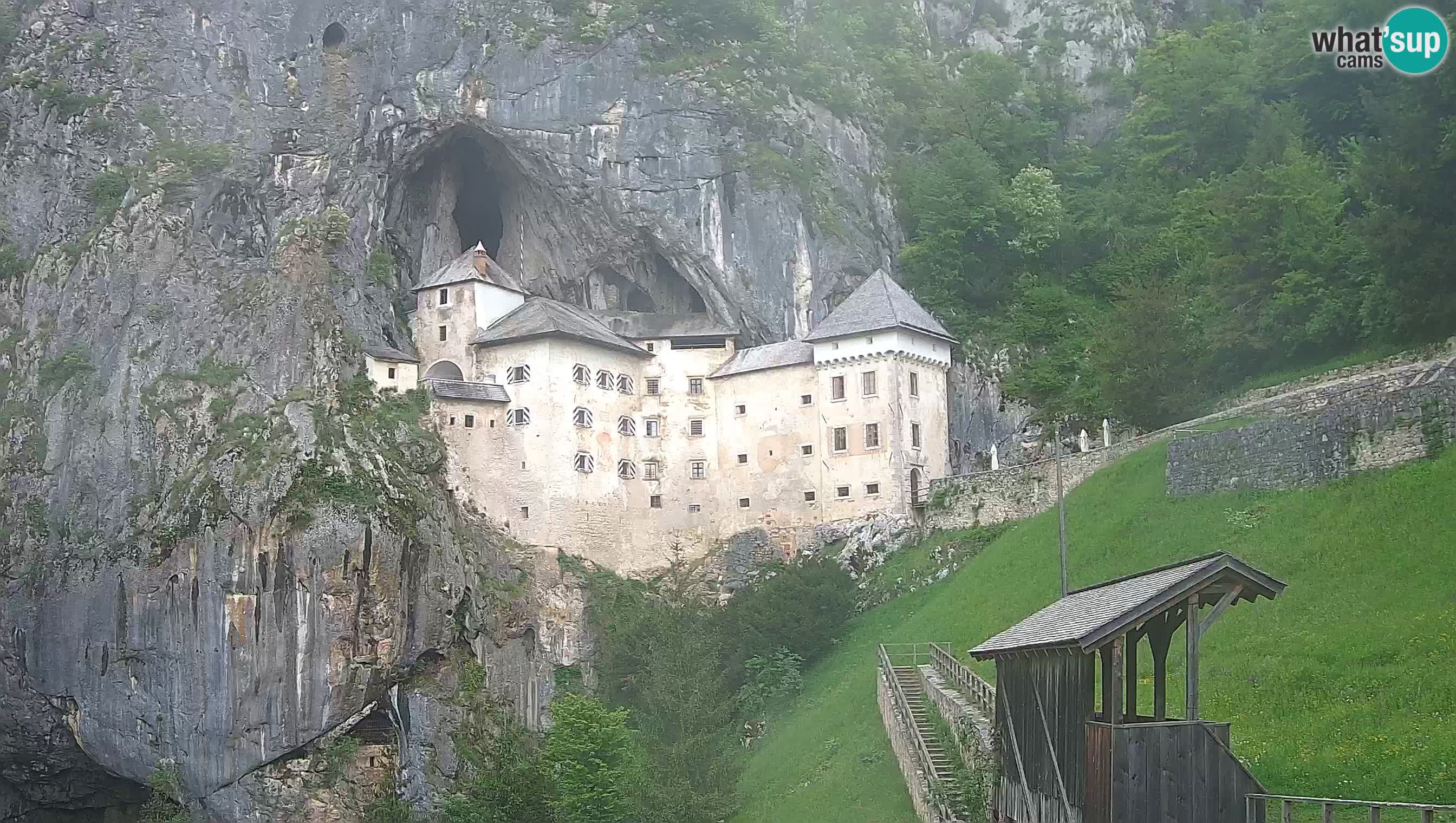 Spletna kamera Predjamski grad – Grad Predjama – Postojna