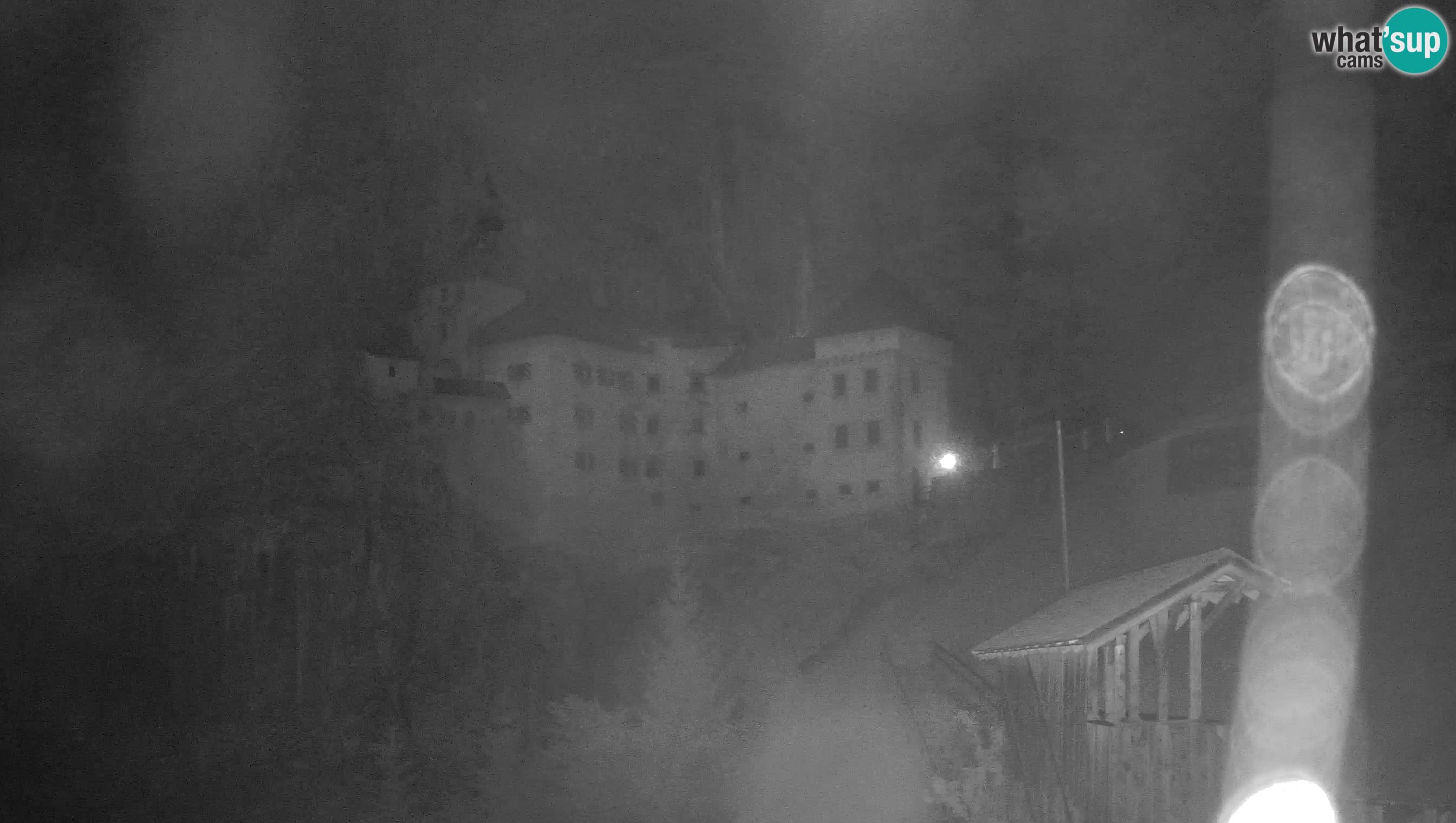 Spletna kamera Predjamski grad – Grad Predjama – Postojna