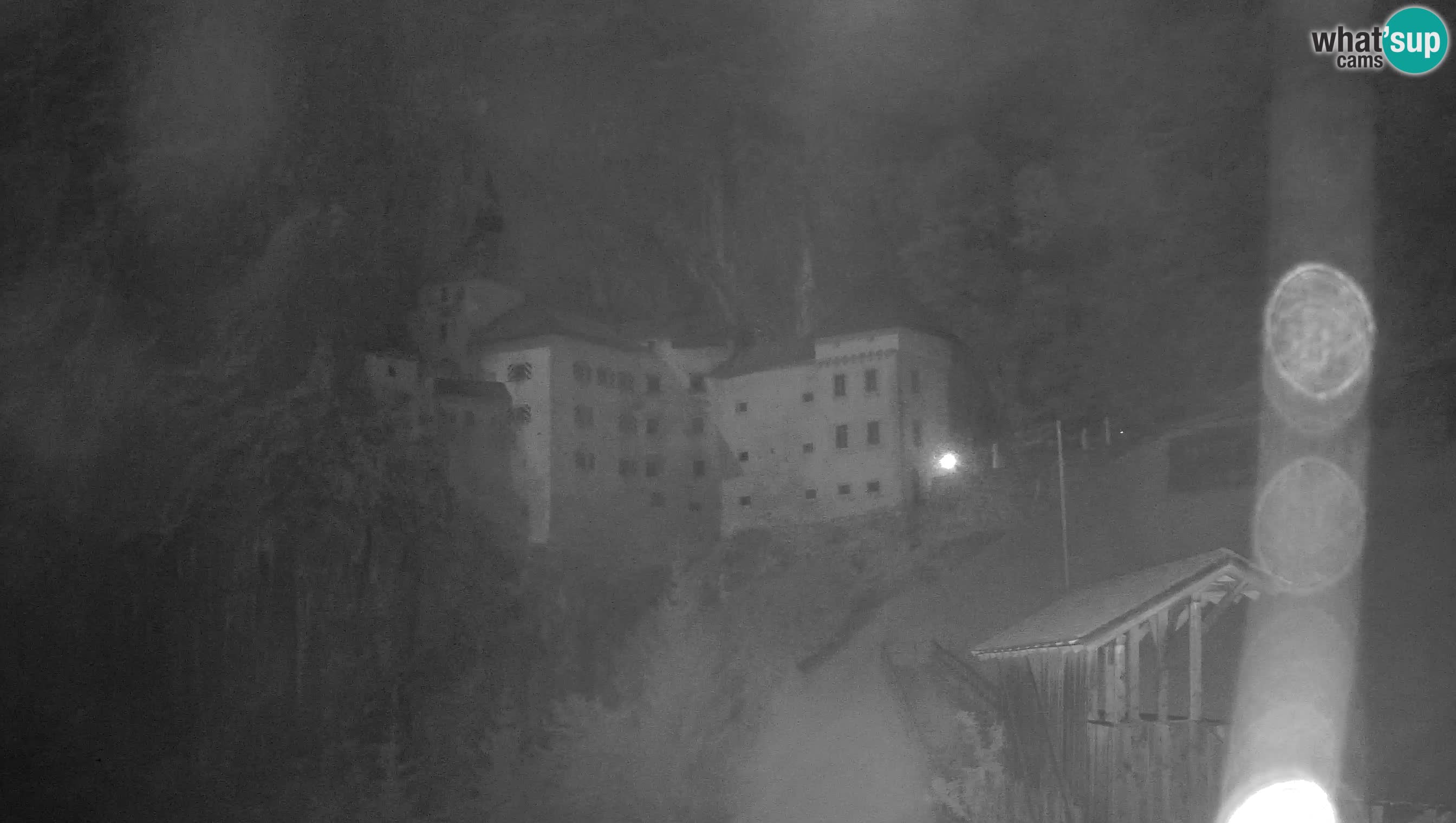 Spletna kamera Predjamski grad – Grad Predjama – Postojna