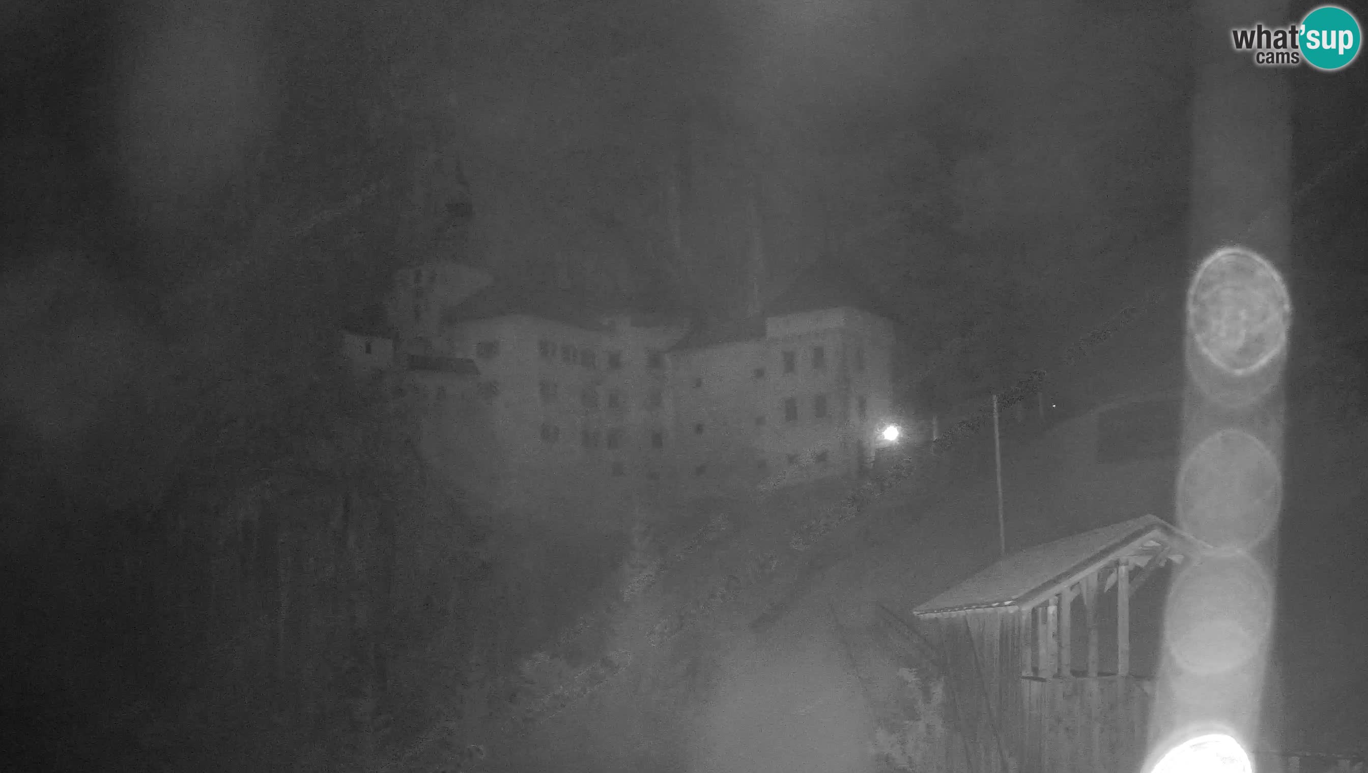 Spletna kamera Predjamski grad – Grad Predjama – Postojna