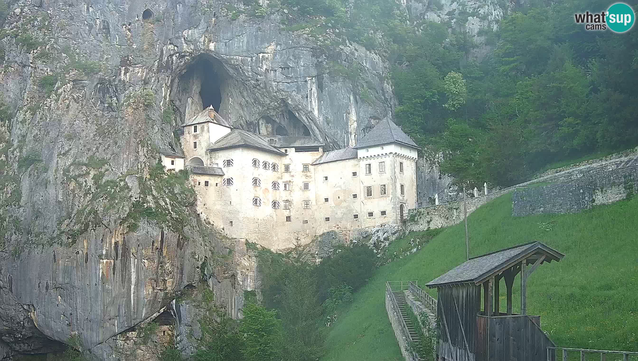 Spletna kamera Predjamski grad – Grad Predjama – Postojna