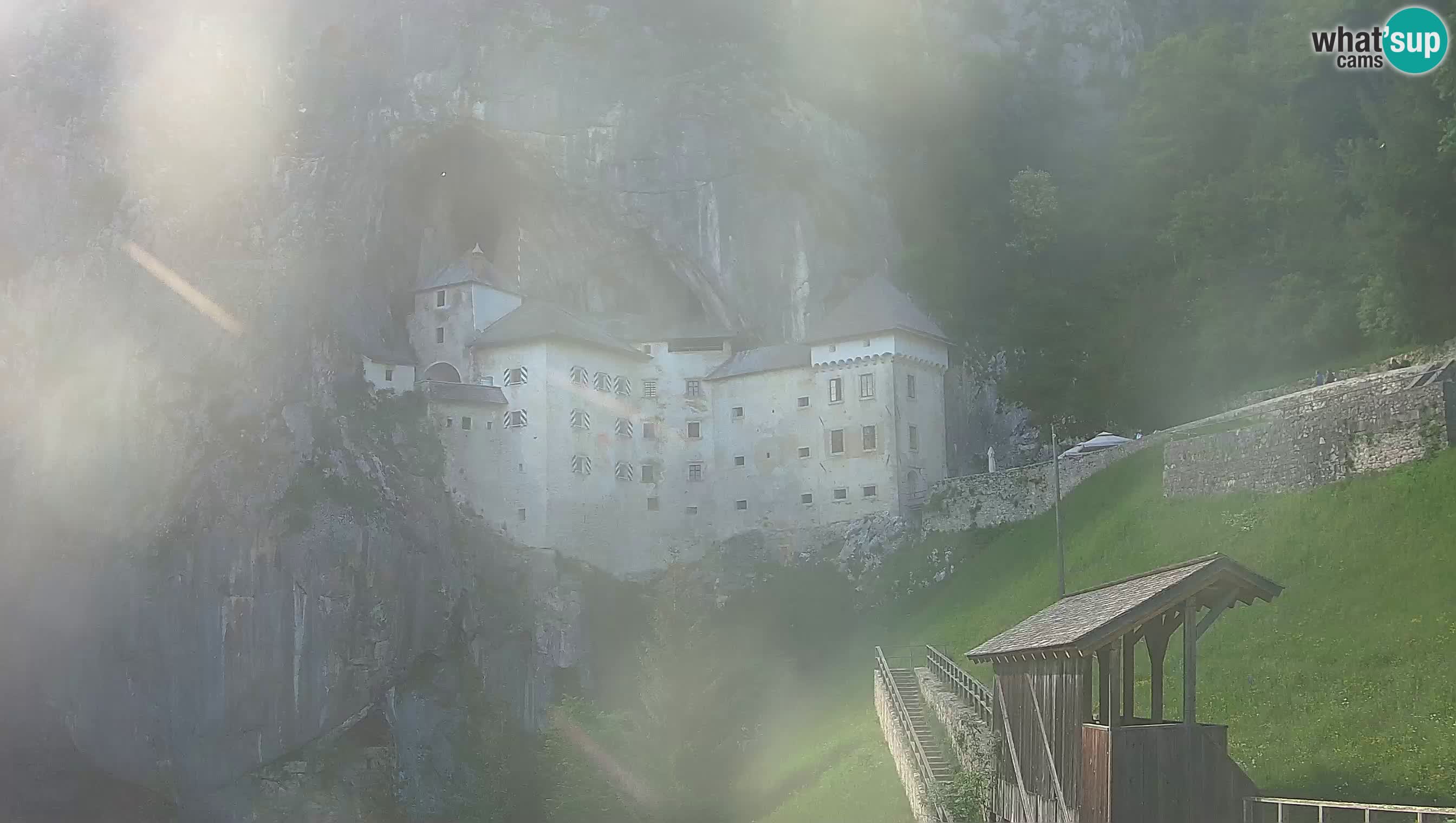 Spletna kamera Predjamski grad – Grad Predjama – Postojna