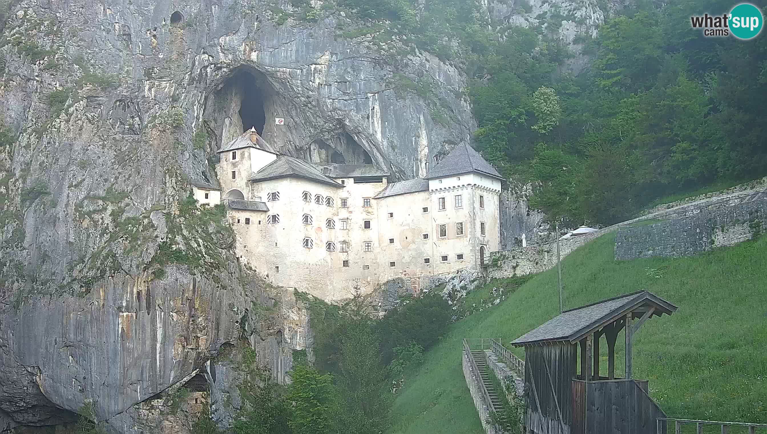 Spletna kamera Predjamski grad – Grad Predjama – Postojna