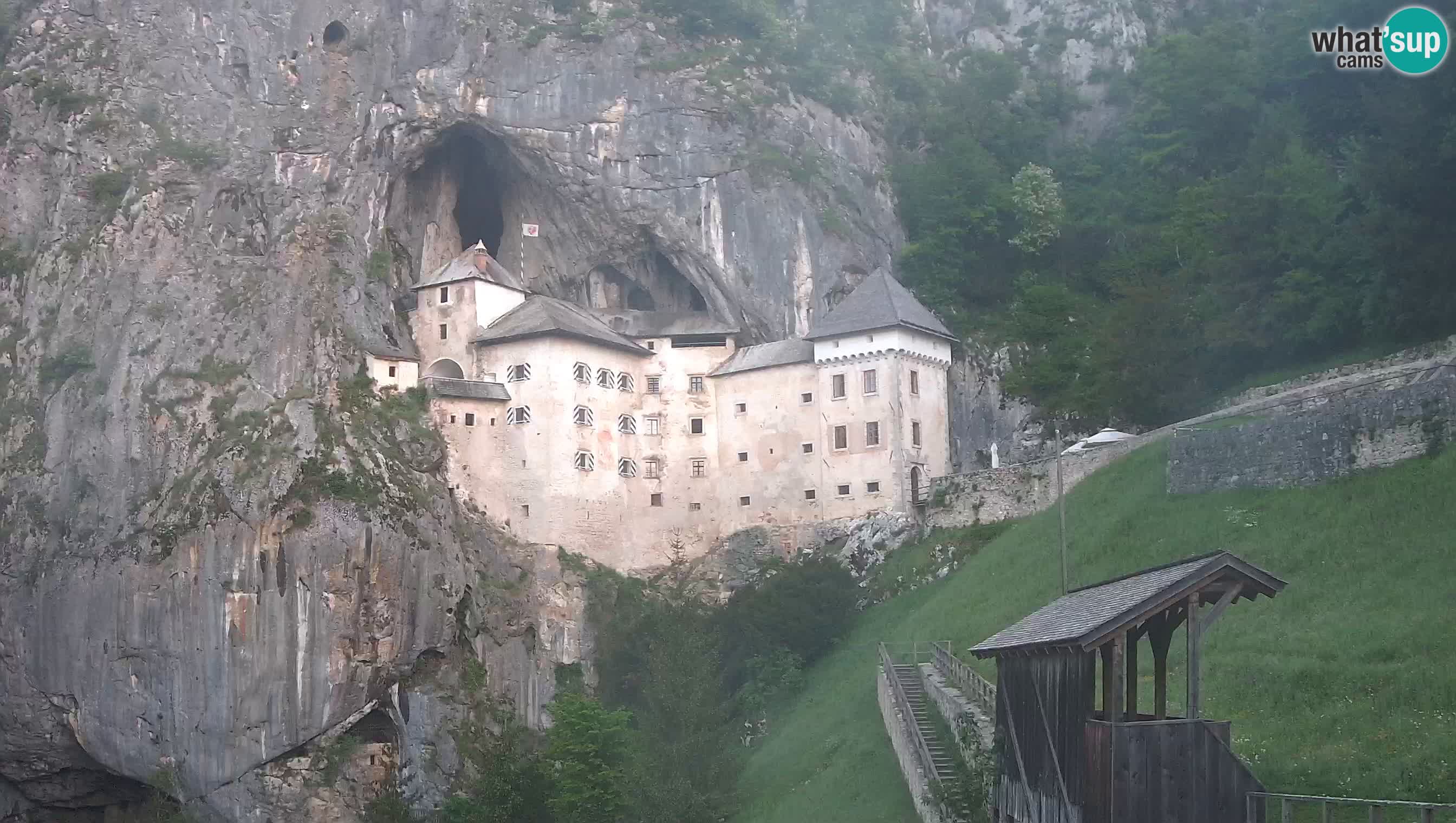 Spletna kamera Predjamski grad – Grad Predjama – Postojna
