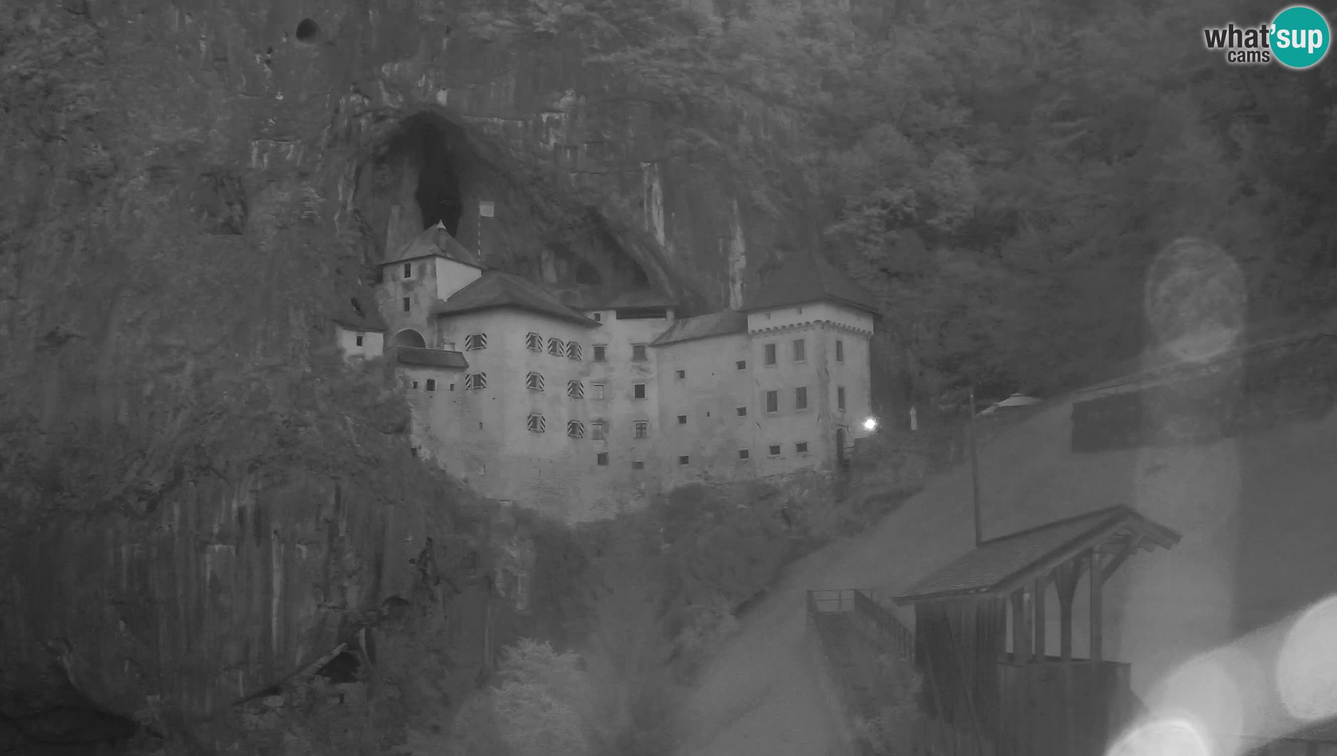 Spletna kamera Predjamski grad – Grad Predjama – Postojna