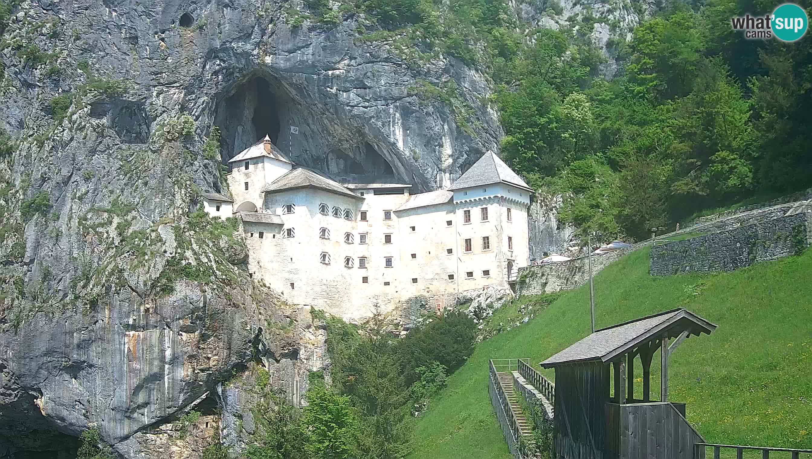 Spletna kamera Predjamski grad – Grad Predjama – Postojna