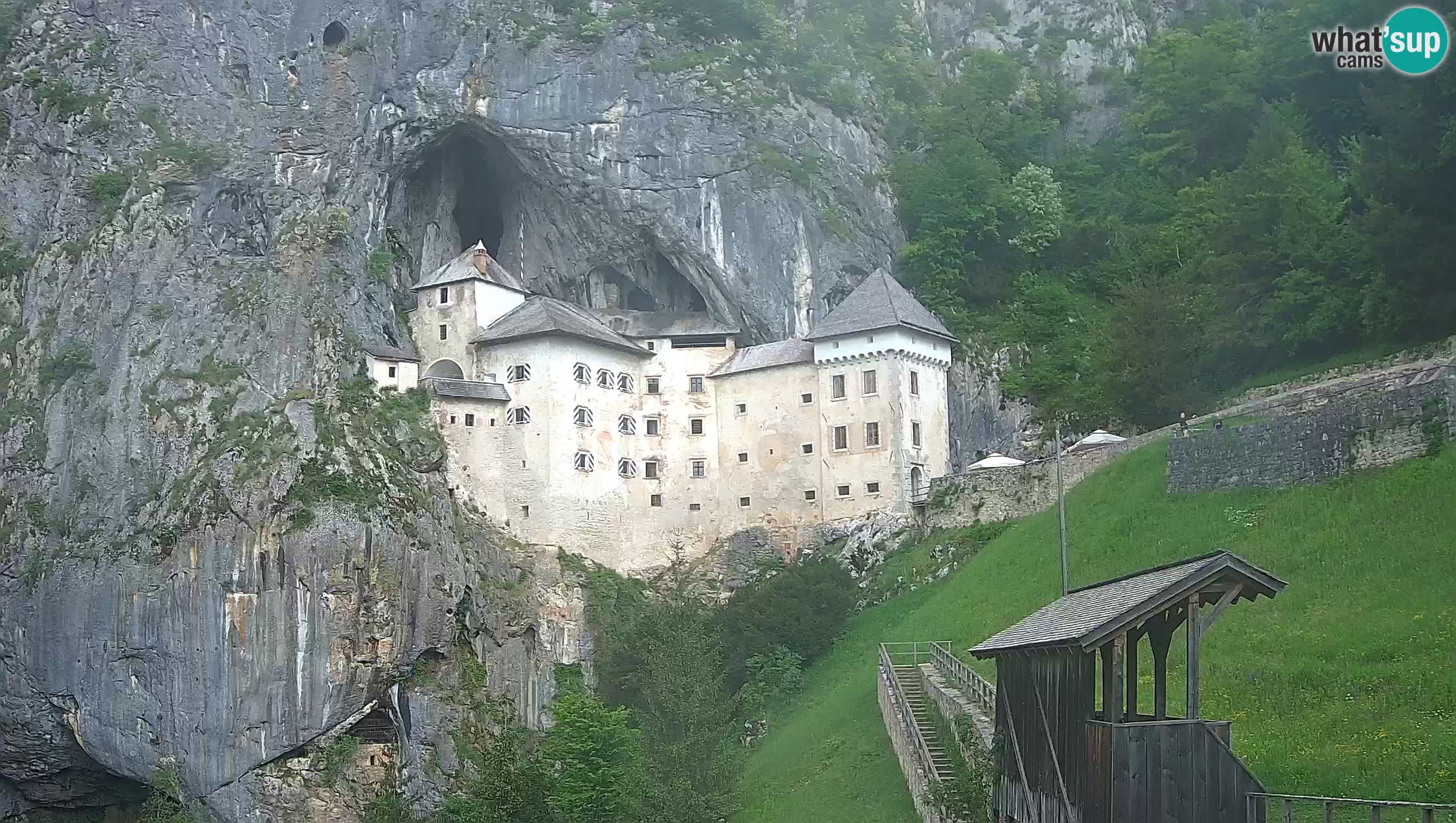 Spletna kamera Predjamski grad – Grad Predjama – Postojna
