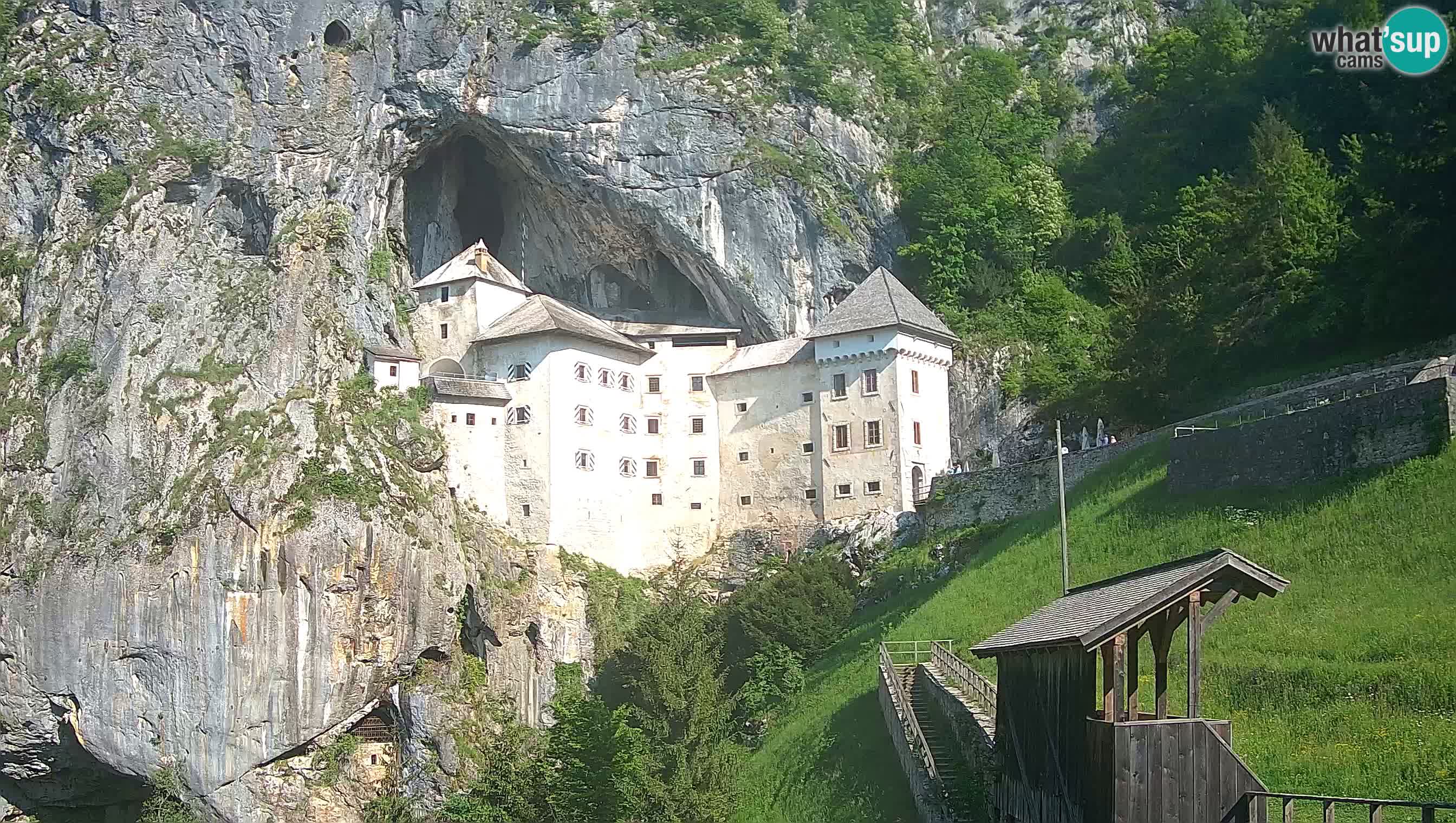Spletna kamera Predjamski grad – Grad Predjama – Postojna