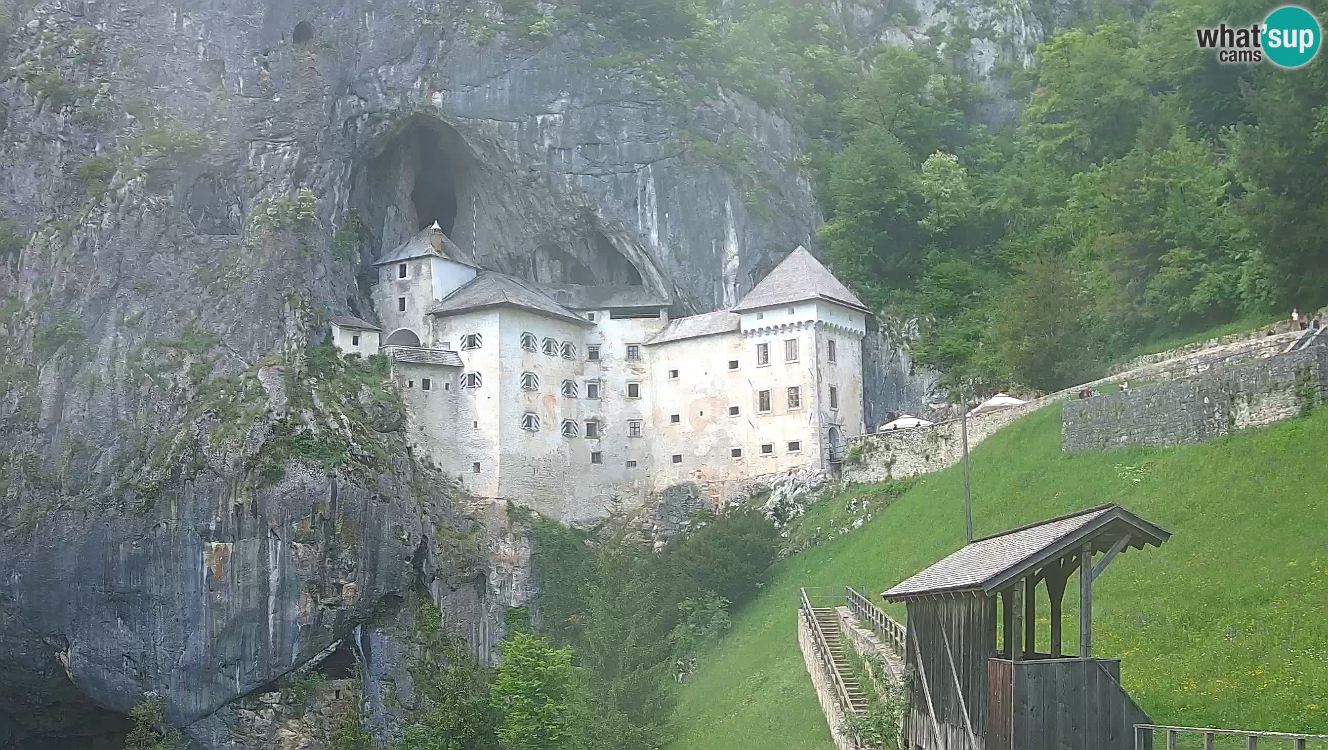Spletna kamera Predjamski grad – Grad Predjama – Postojna
