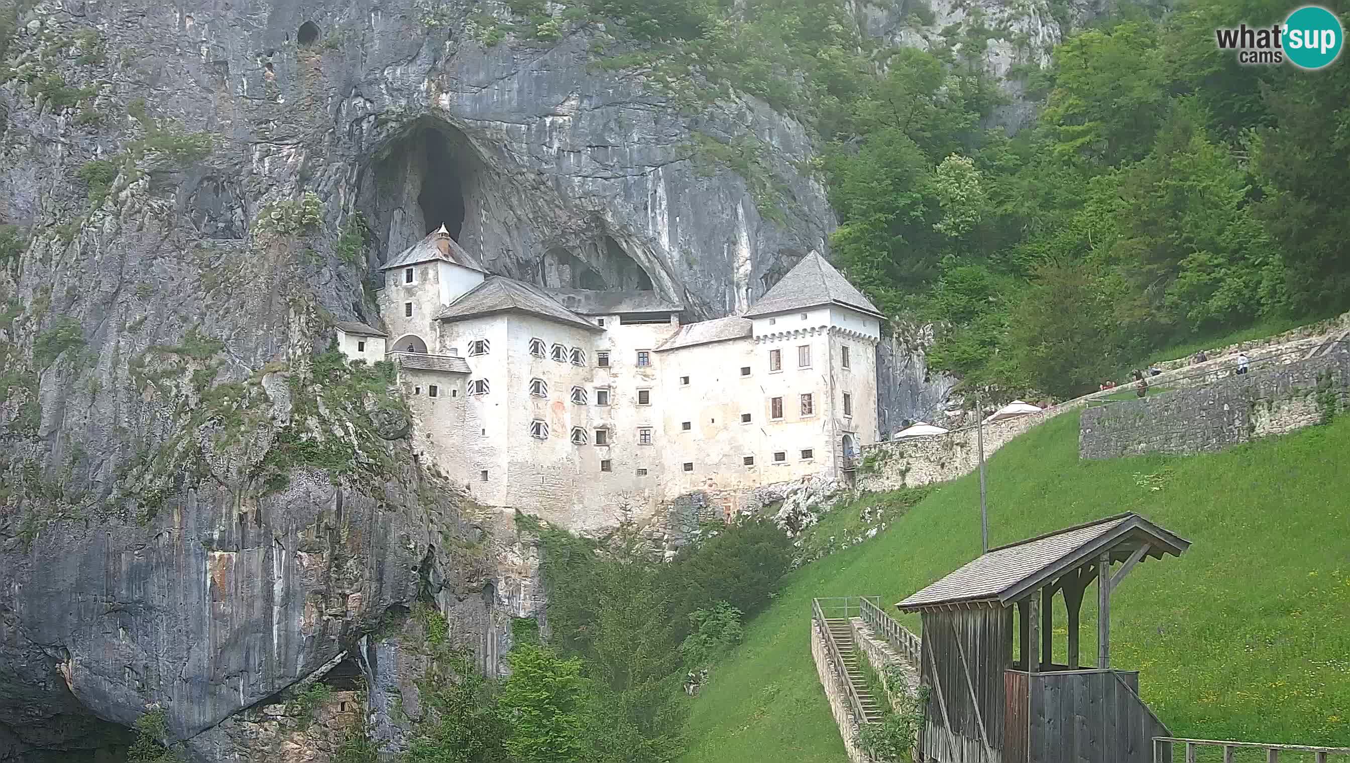 Spletna kamera Predjamski grad – Grad Predjama – Postojna