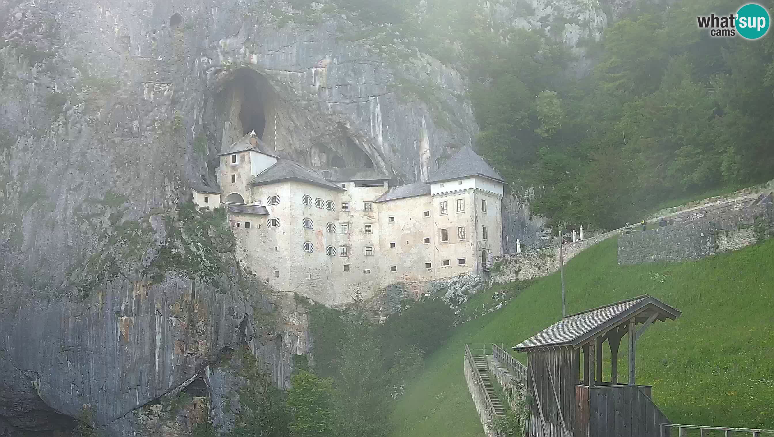 Spletna kamera Predjamski grad – Grad Predjama – Postojna