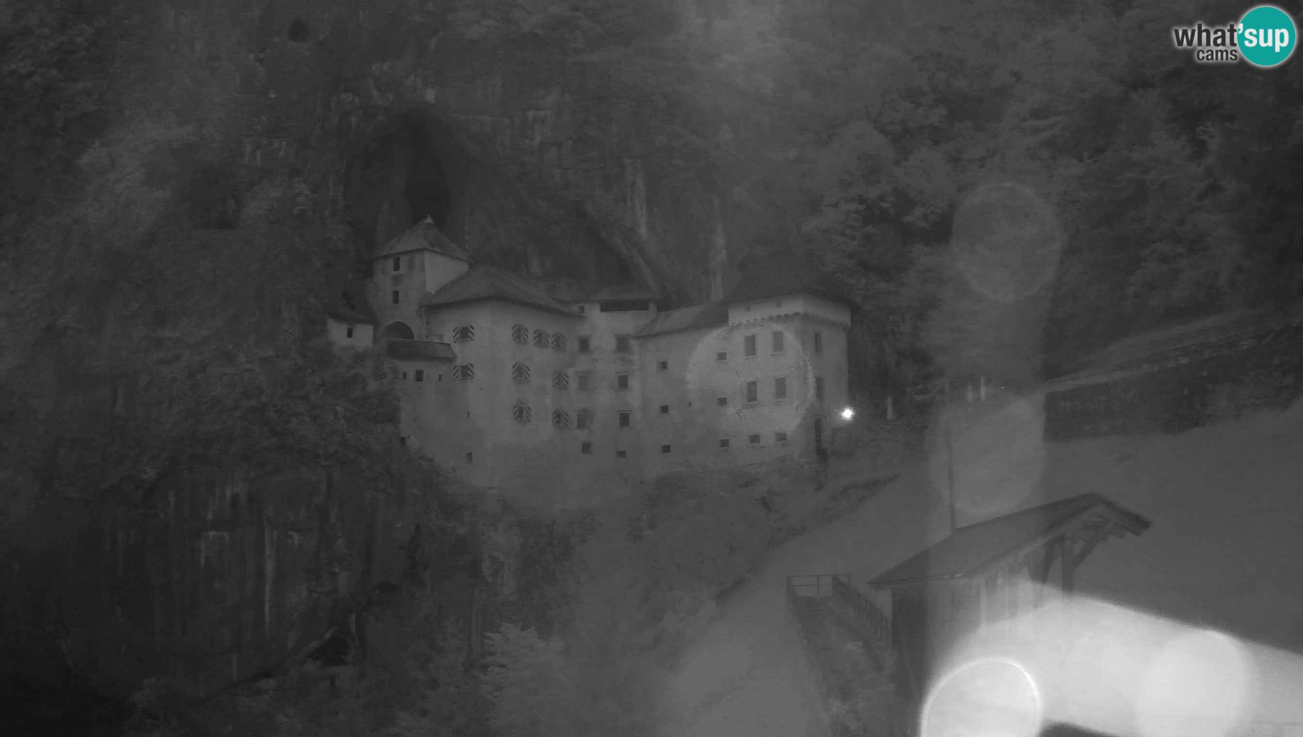 Spletna kamera Predjamski grad – Grad Predjama – Postojna