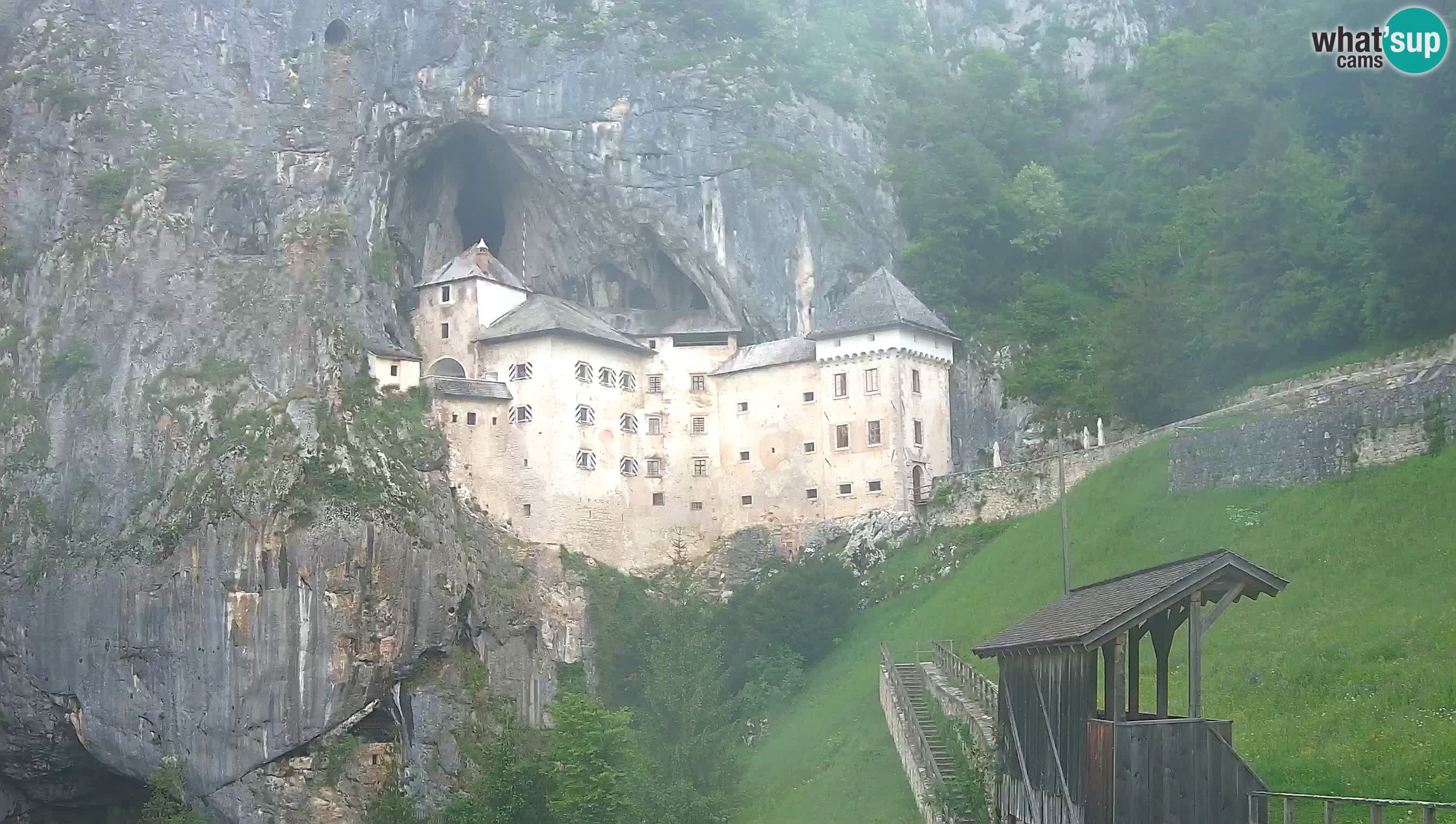Spletna kamera Predjamski grad – Grad Predjama – Postojna