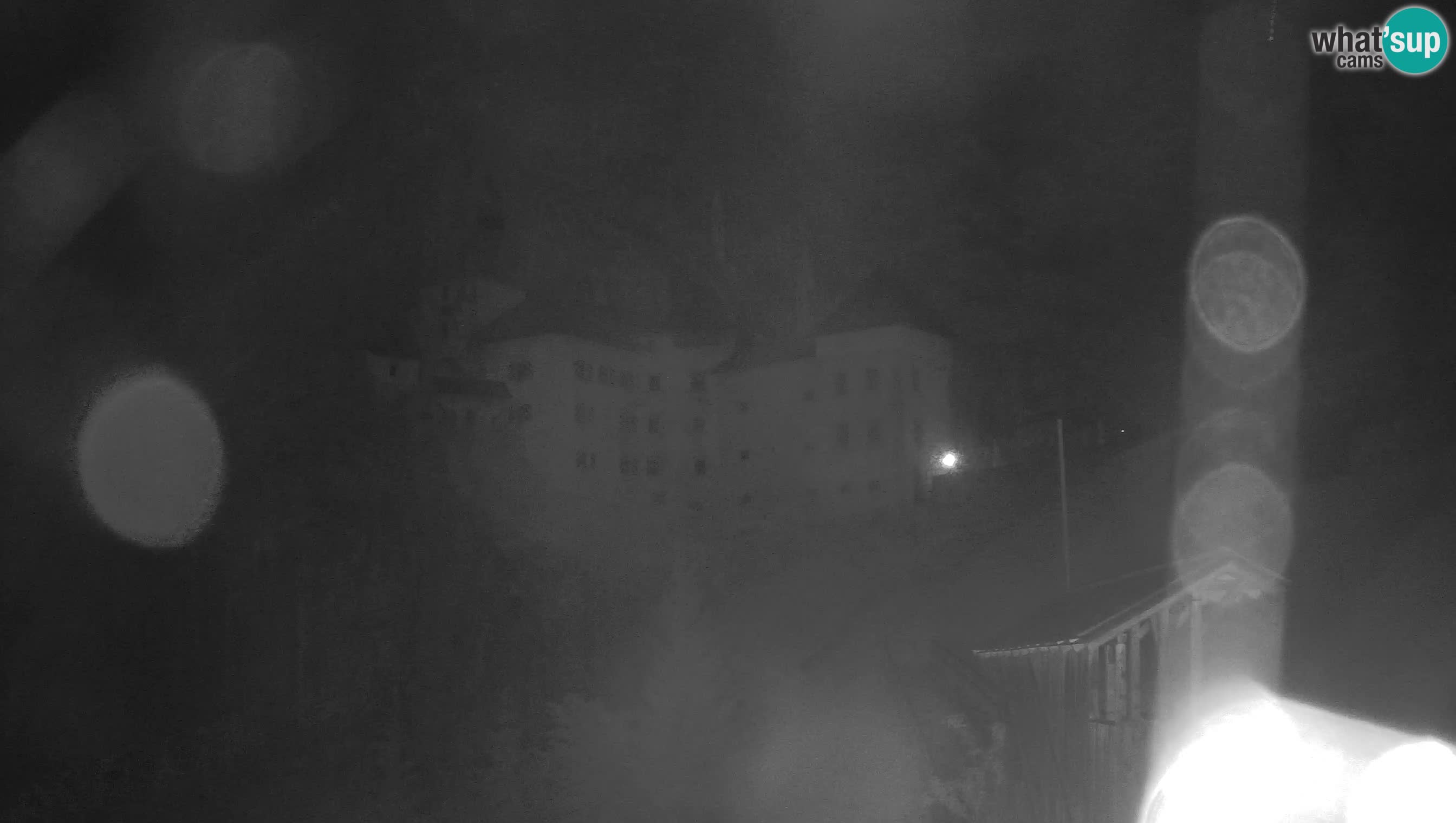 Spletna kamera Predjamski grad – Grad Predjama – Postojna