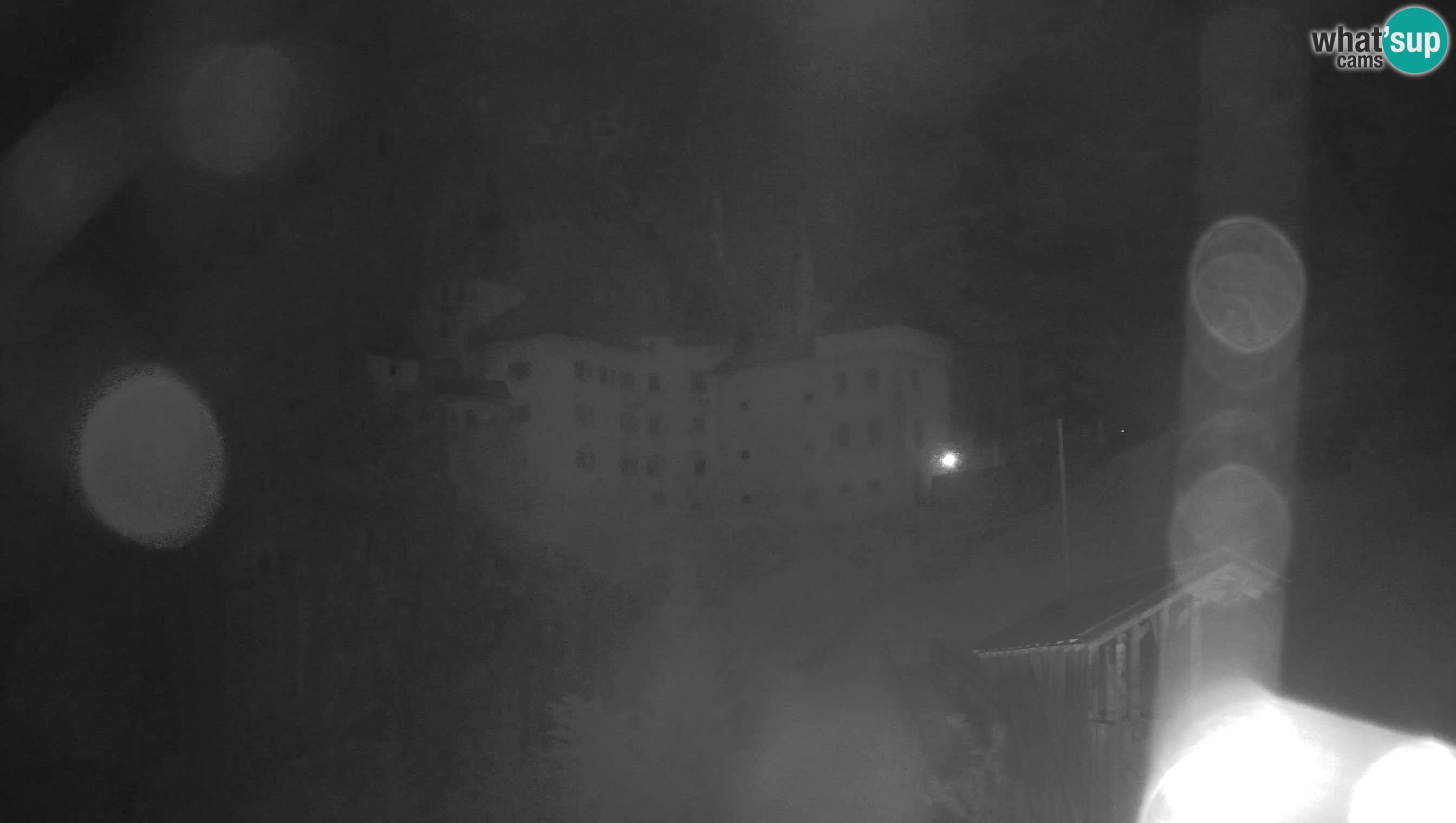 Spletna kamera Predjamski grad – Grad Predjama – Postojna