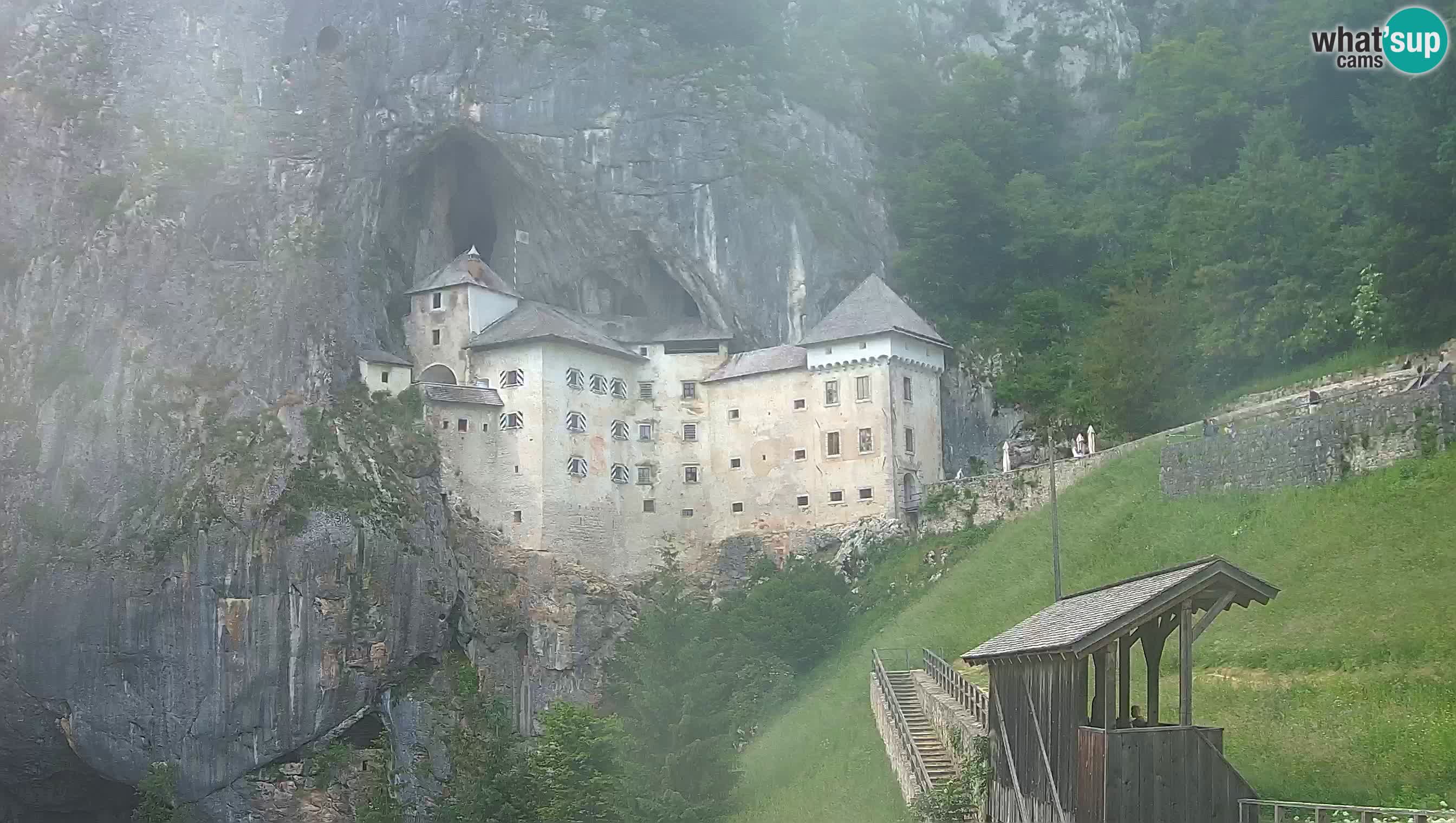 Spletna kamera Predjamski grad – Grad Predjama – Postojna