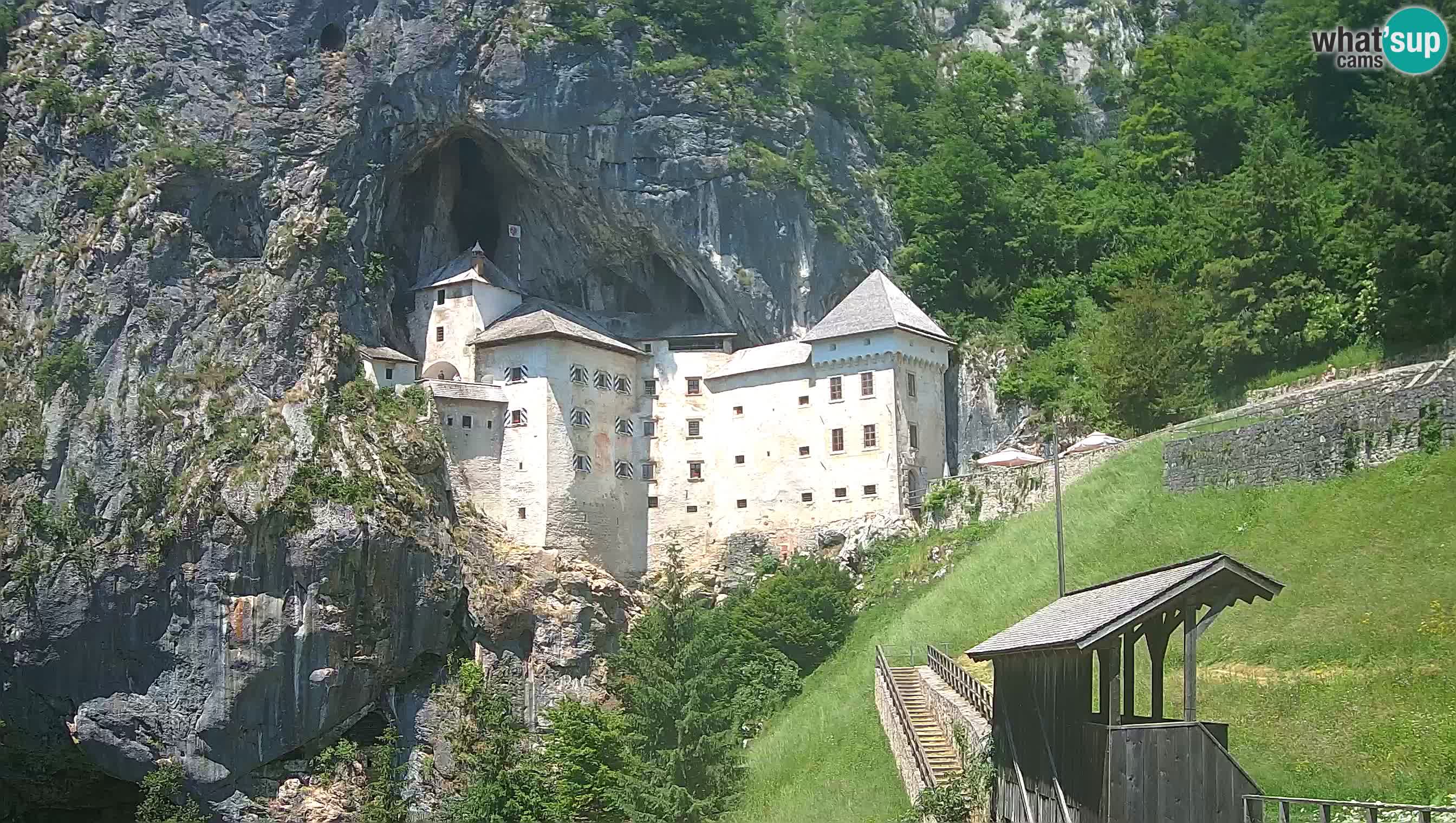 Spletna kamera Predjamski grad – Grad Predjama – Postojna