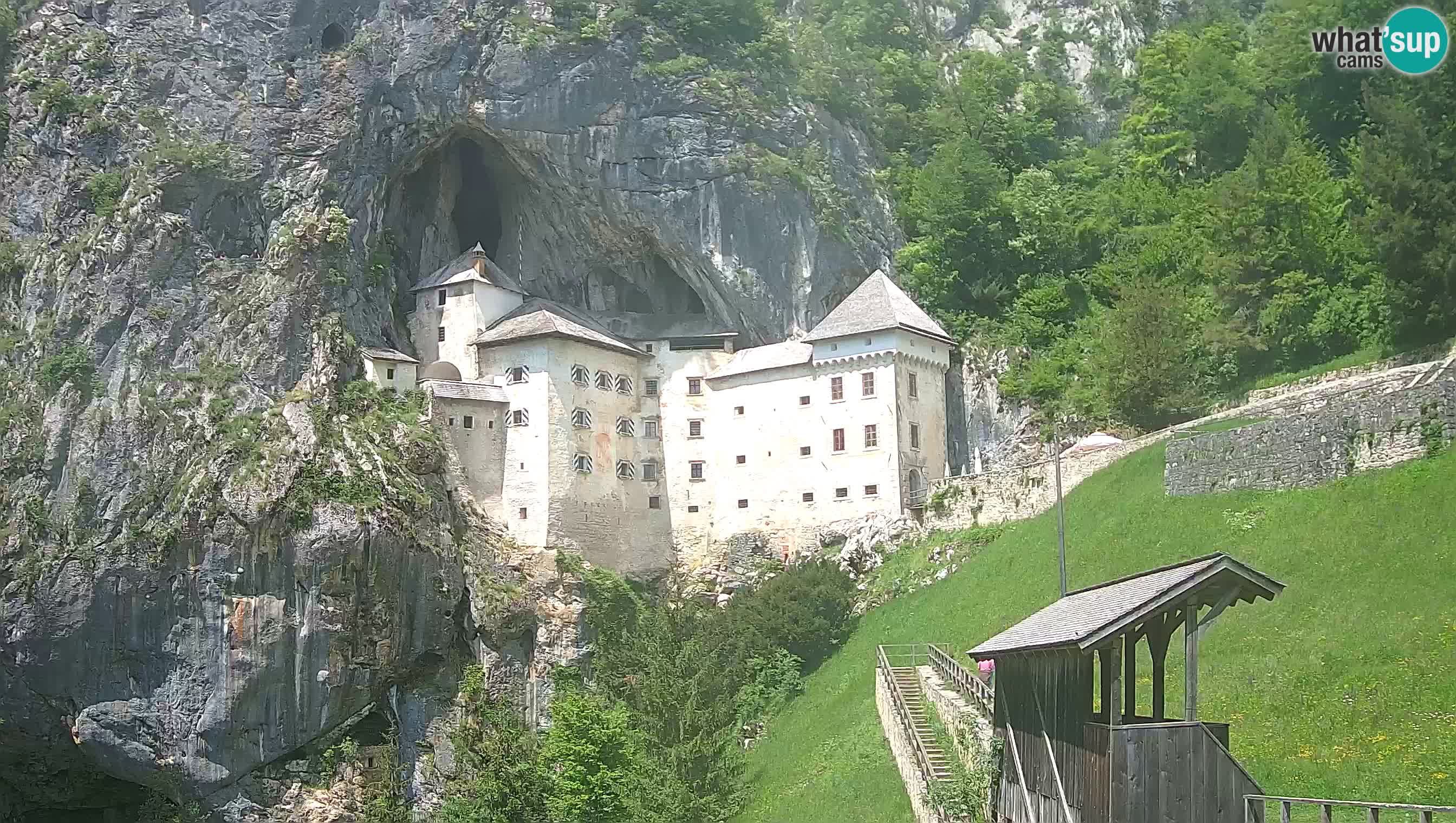 Spletna kamera Predjamski grad – Grad Predjama – Postojna