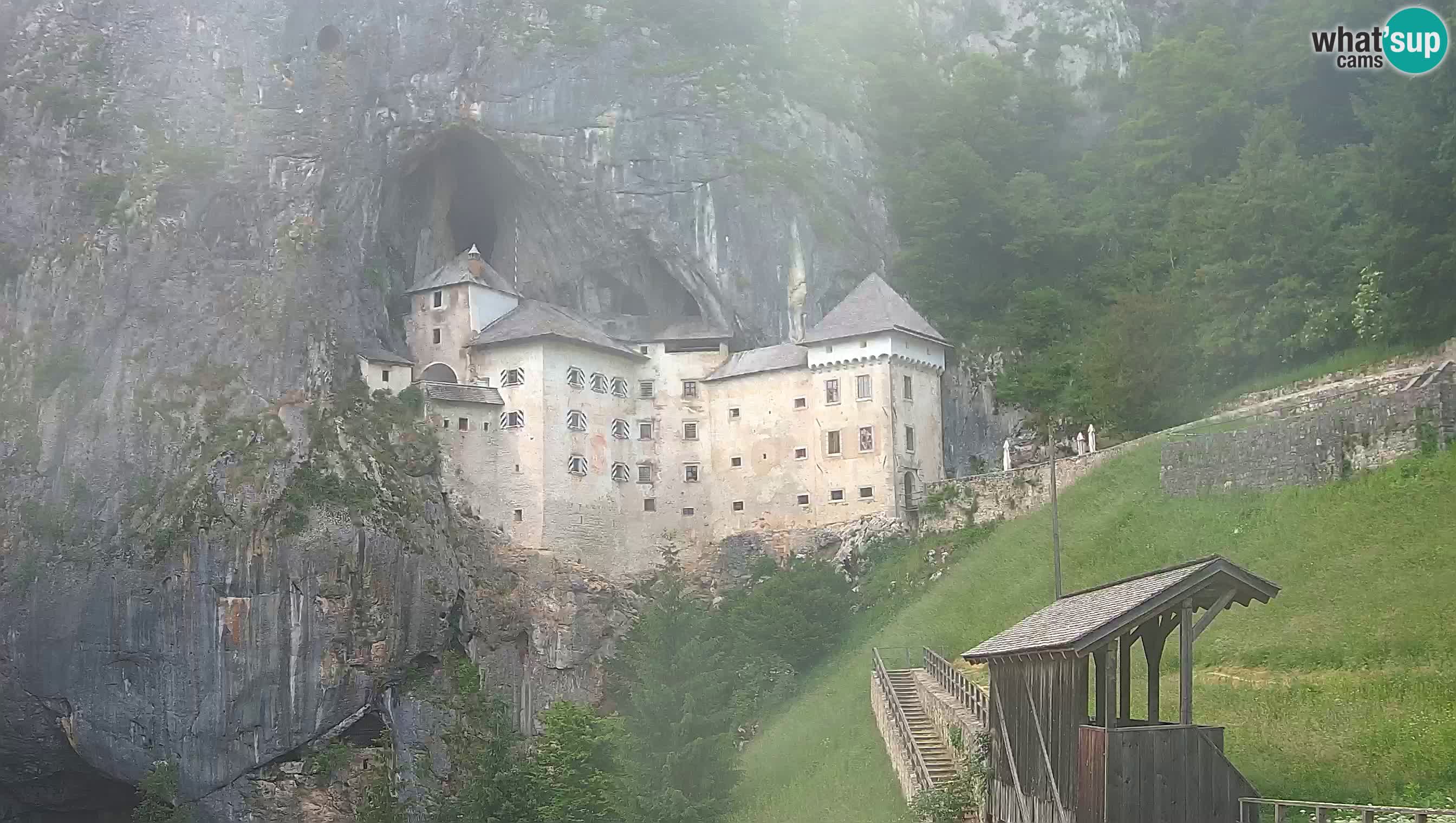 Spletna kamera Predjamski grad – Grad Predjama – Postojna