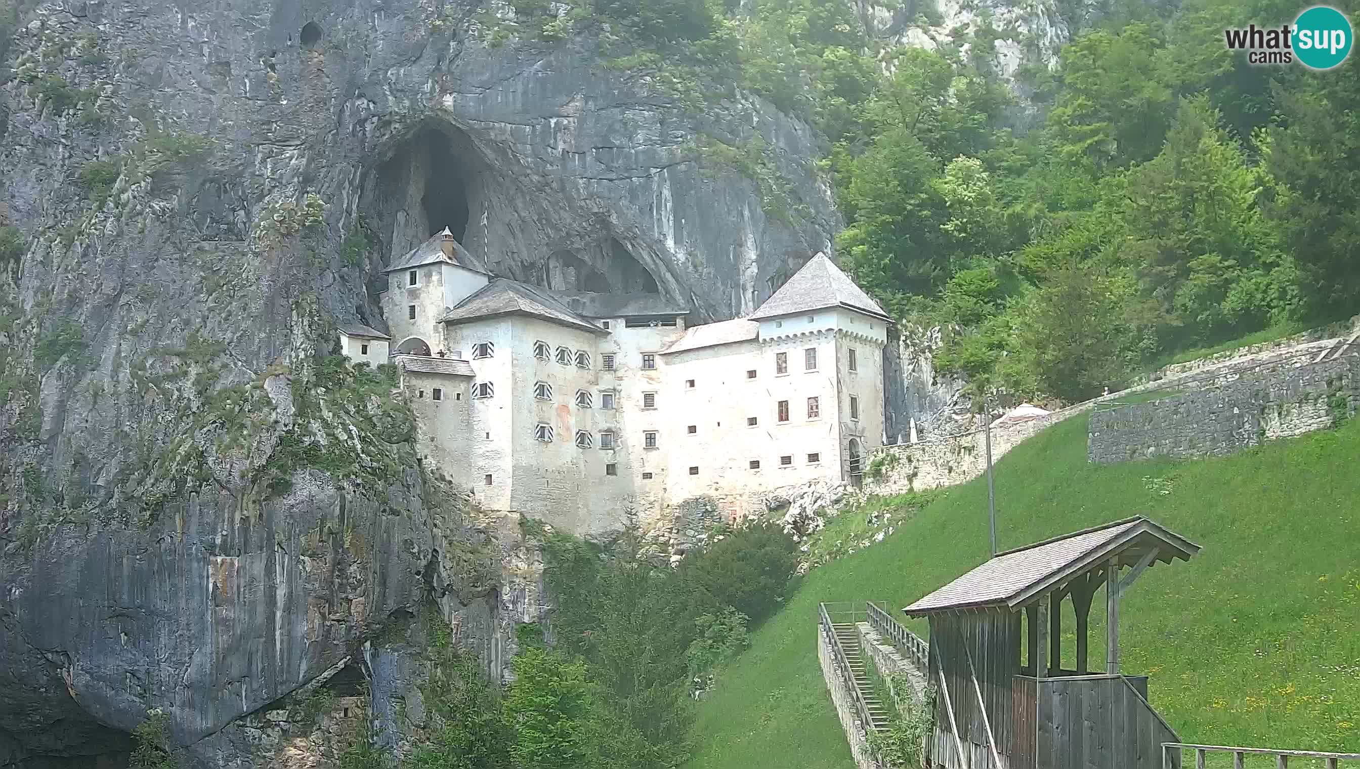 Spletna kamera Predjamski grad – Grad Predjama – Postojna