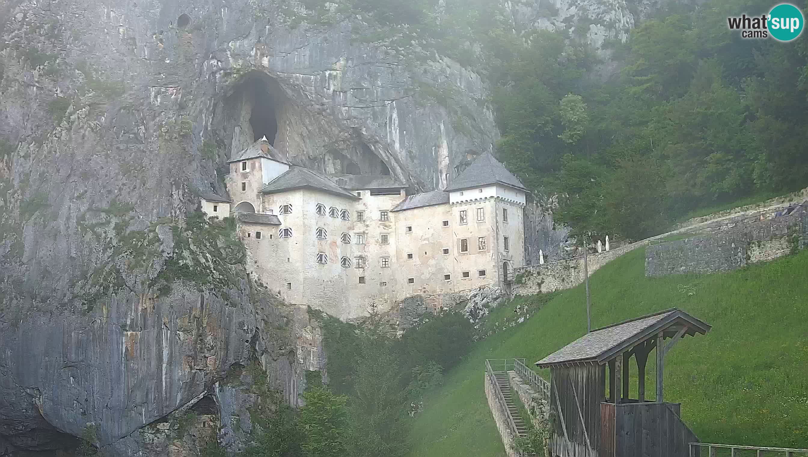 Spletna kamera Predjamski grad – Grad Predjama – Postojna