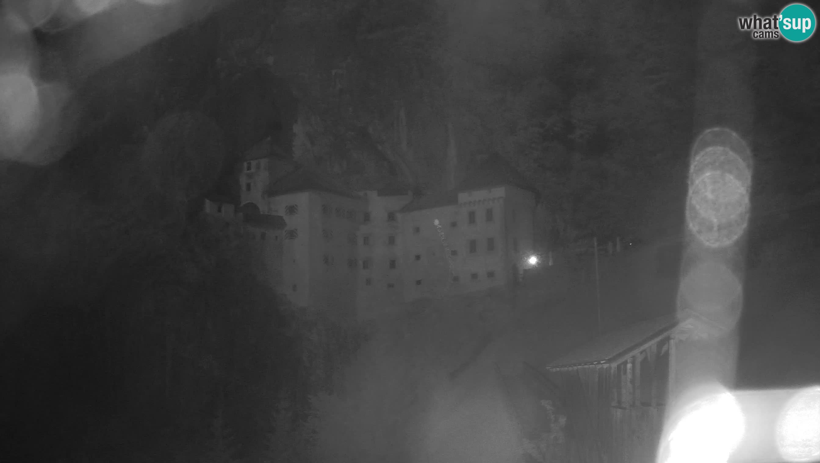 Spletna kamera Predjamski grad – Grad Predjama – Postojna