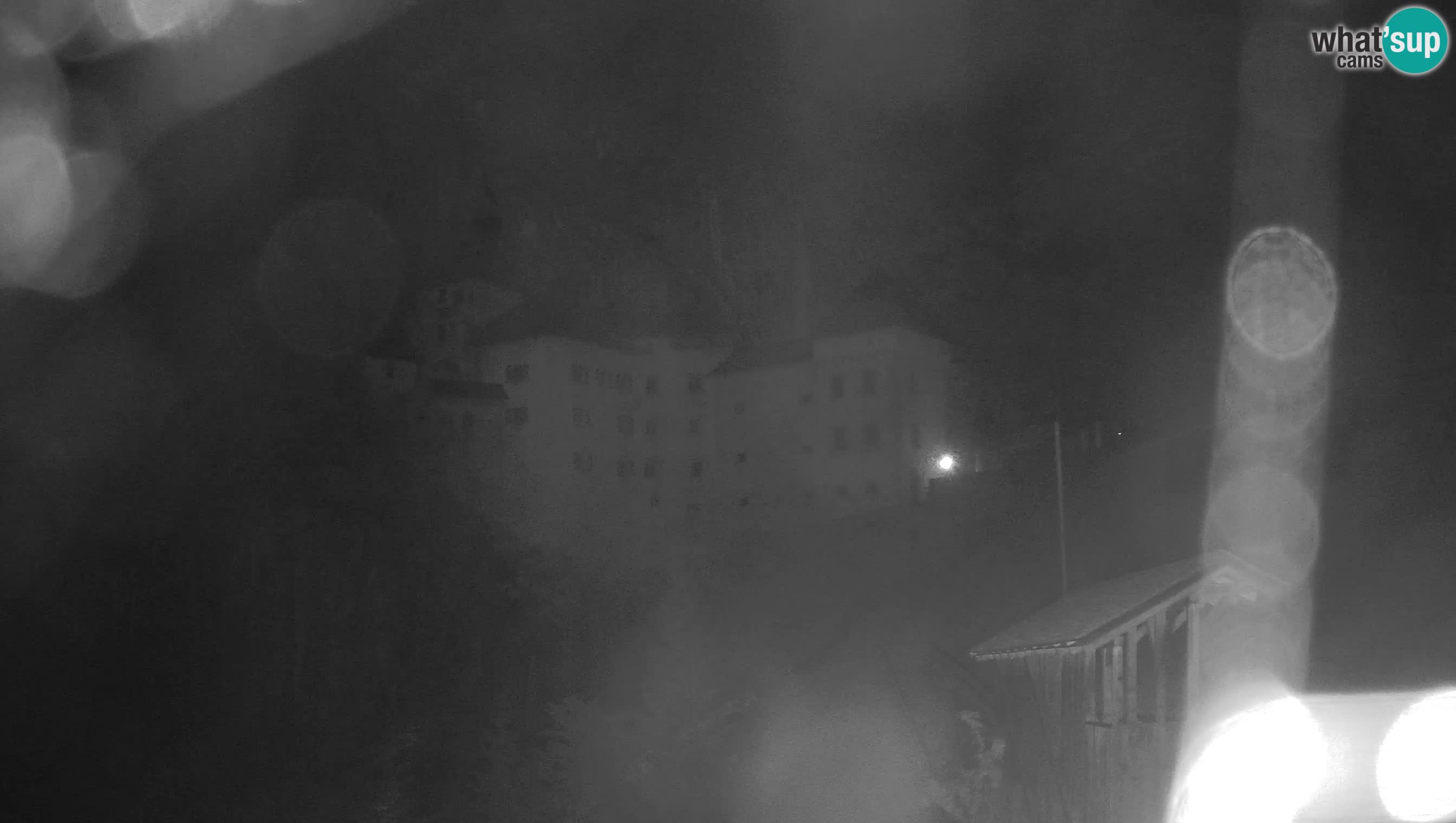 Spletna kamera Predjamski grad – Grad Predjama – Postojna