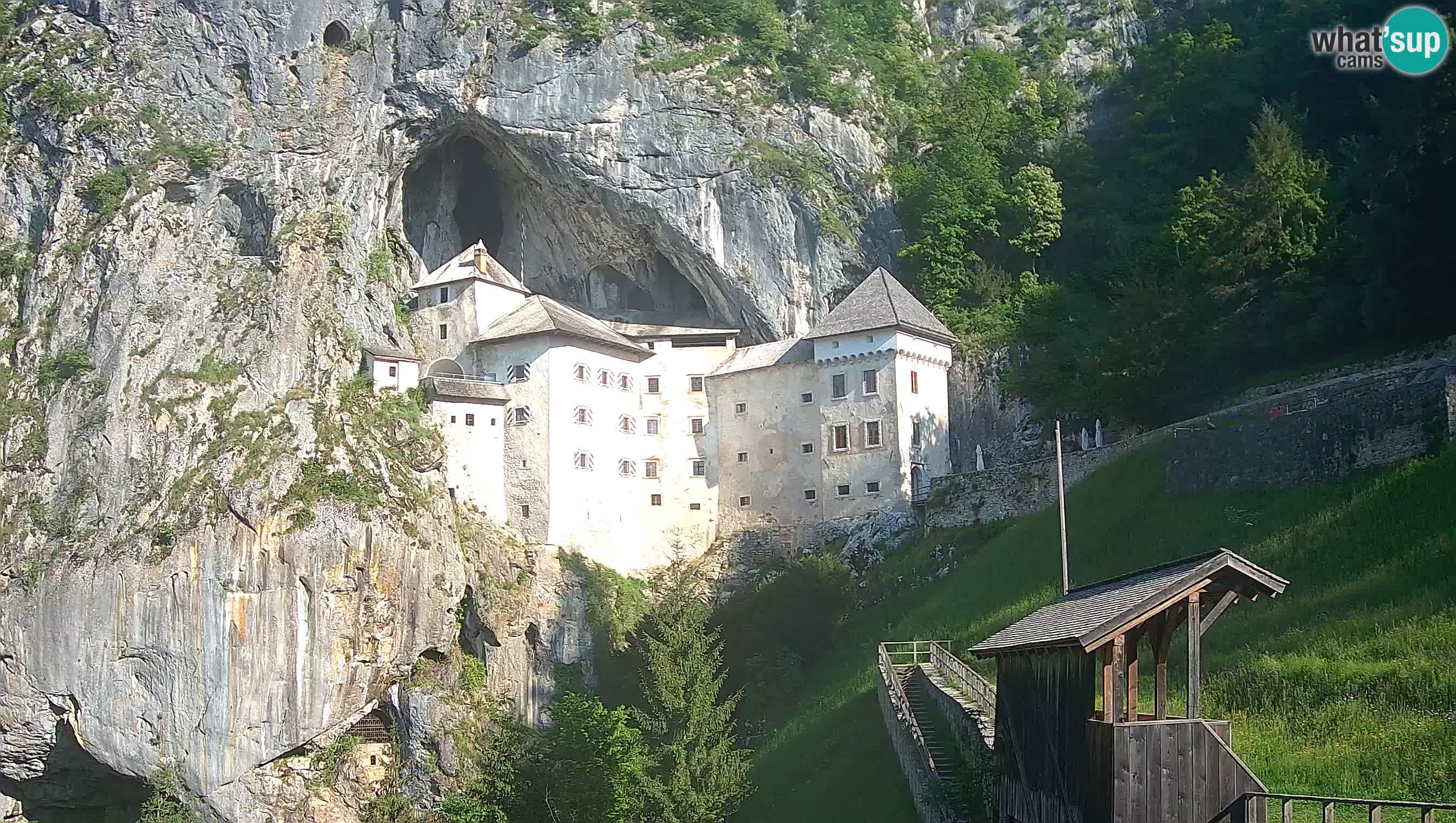 Spletna kamera Predjamski grad – Grad Predjama – Postojna