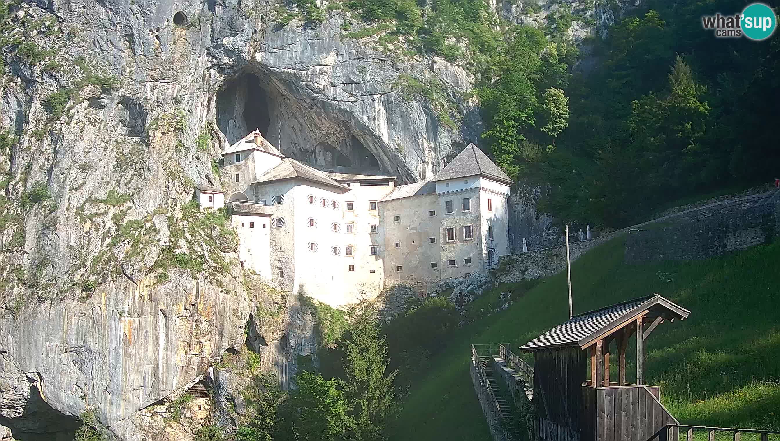 Spletna kamera Predjamski grad – Grad Predjama – Postojna