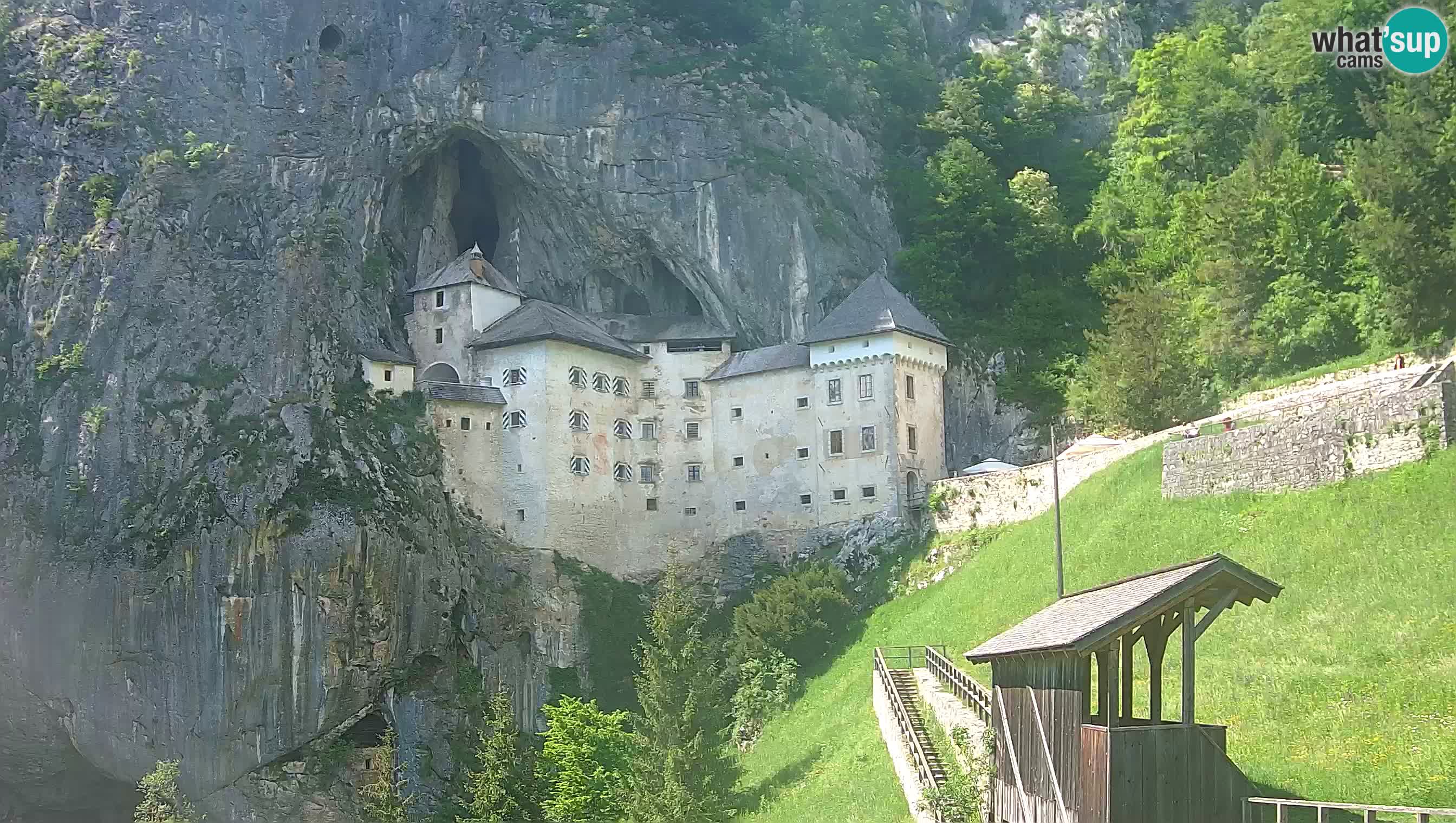 Spletna kamera Predjamski grad – Grad Predjama – Postojna