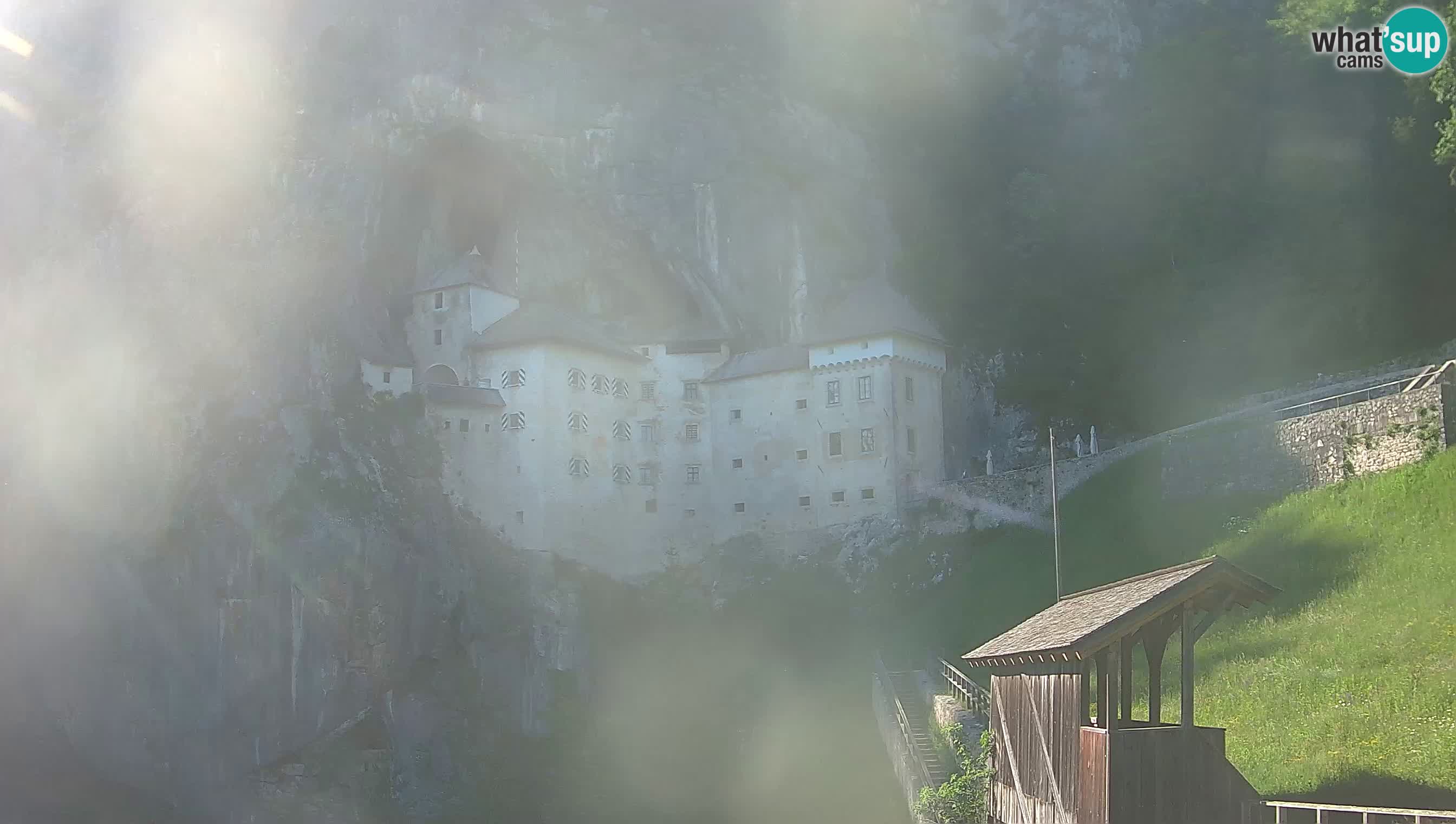 Spletna kamera Predjamski grad – Grad Predjama – Postojna