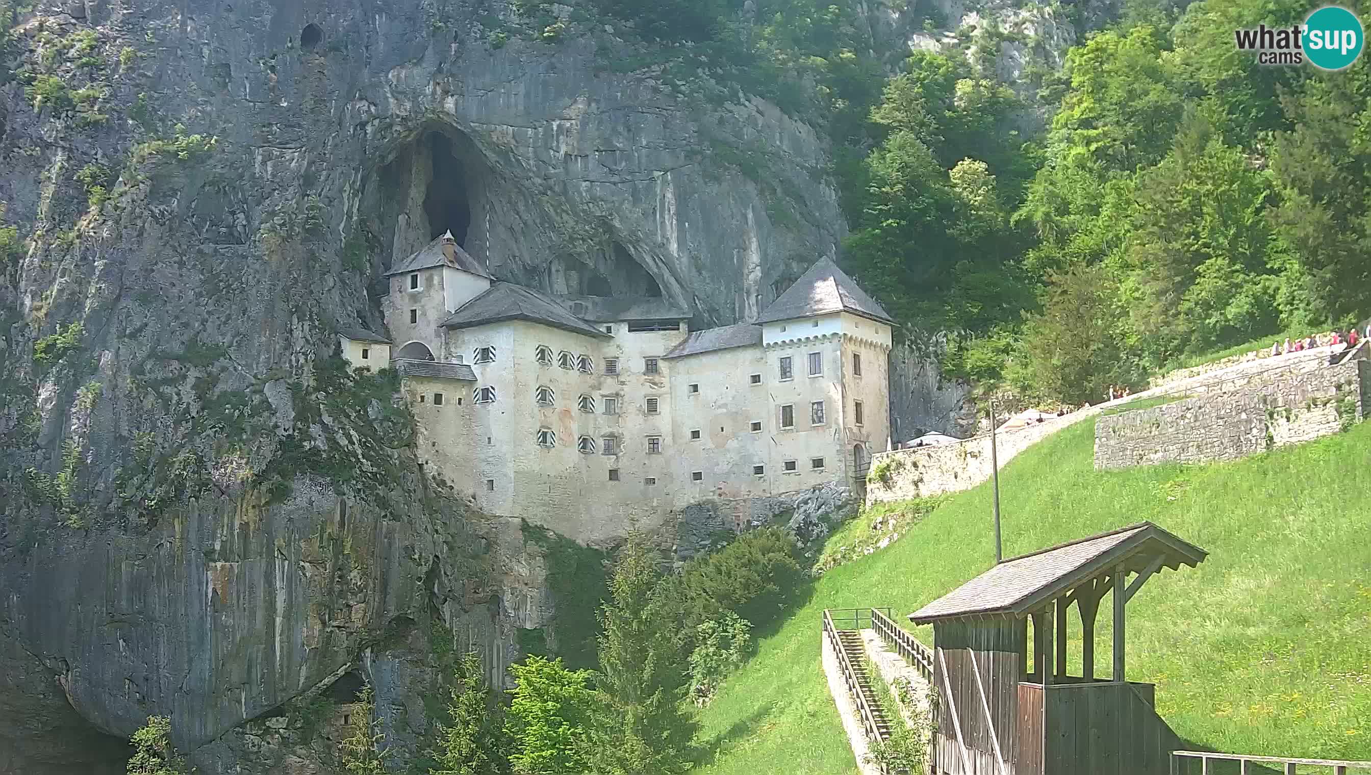 Spletna kamera Predjamski grad – Grad Predjama – Postojna