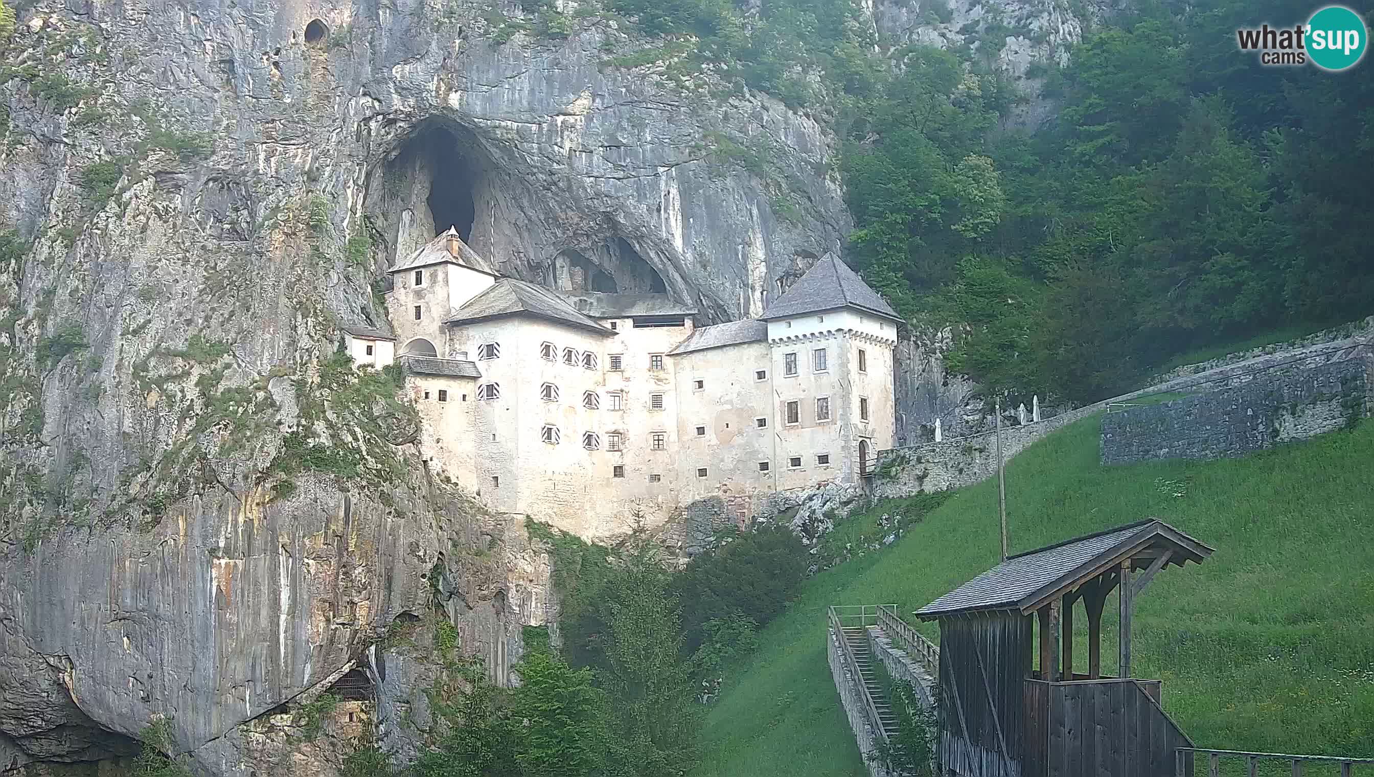 Spletna kamera Predjamski grad – Grad Predjama – Postojna