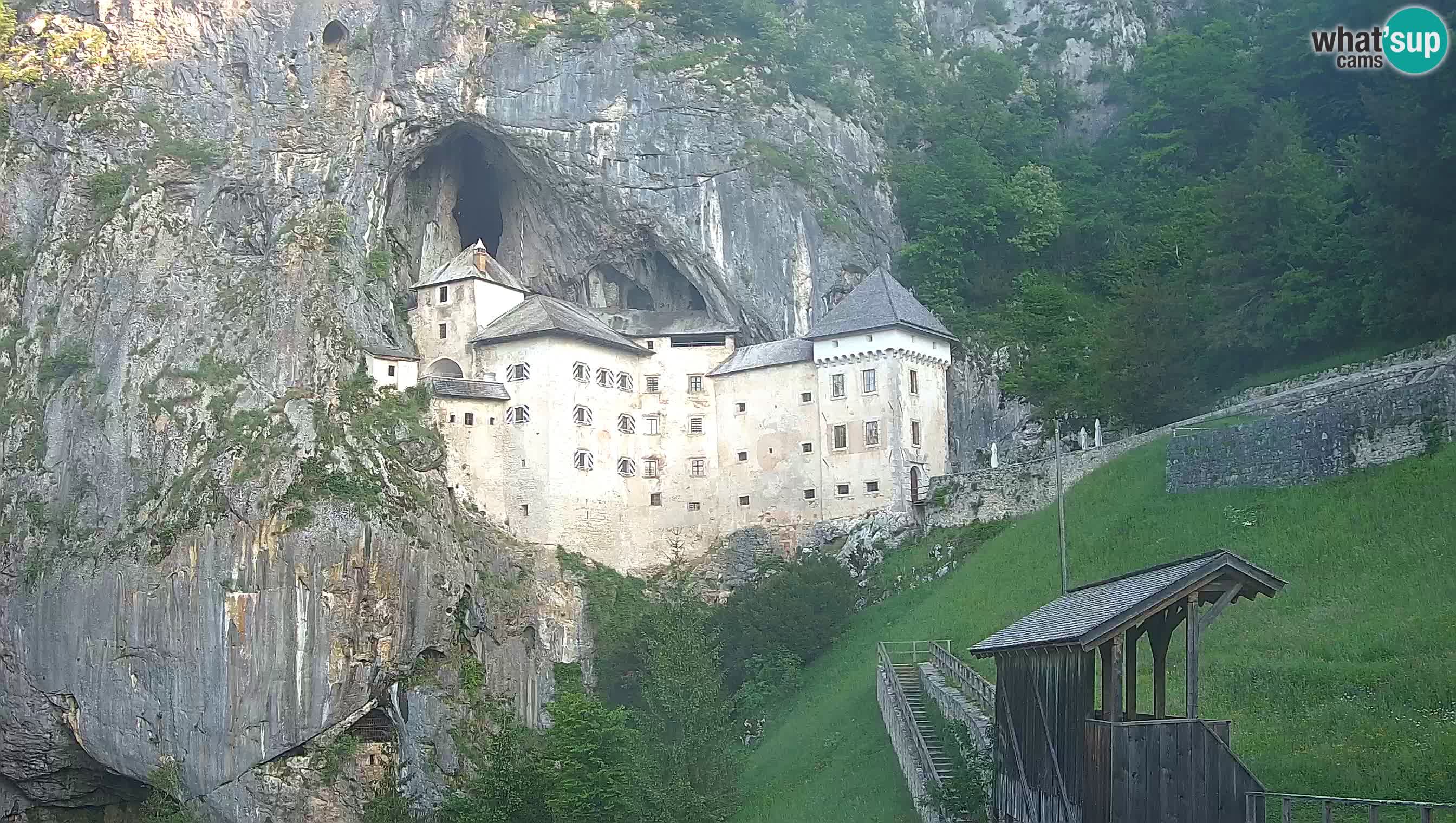 Spletna kamera Predjamski grad – Grad Predjama – Postojna