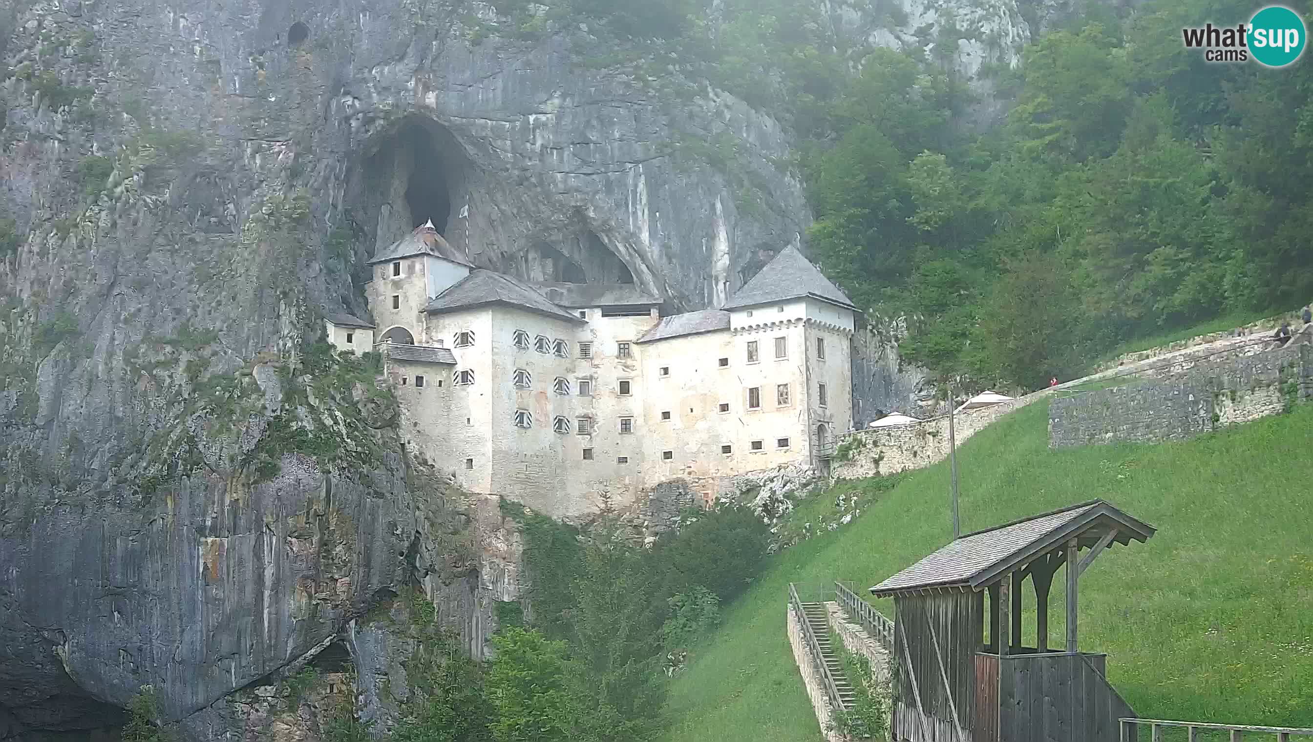 Spletna kamera Predjamski grad – Grad Predjama – Postojna