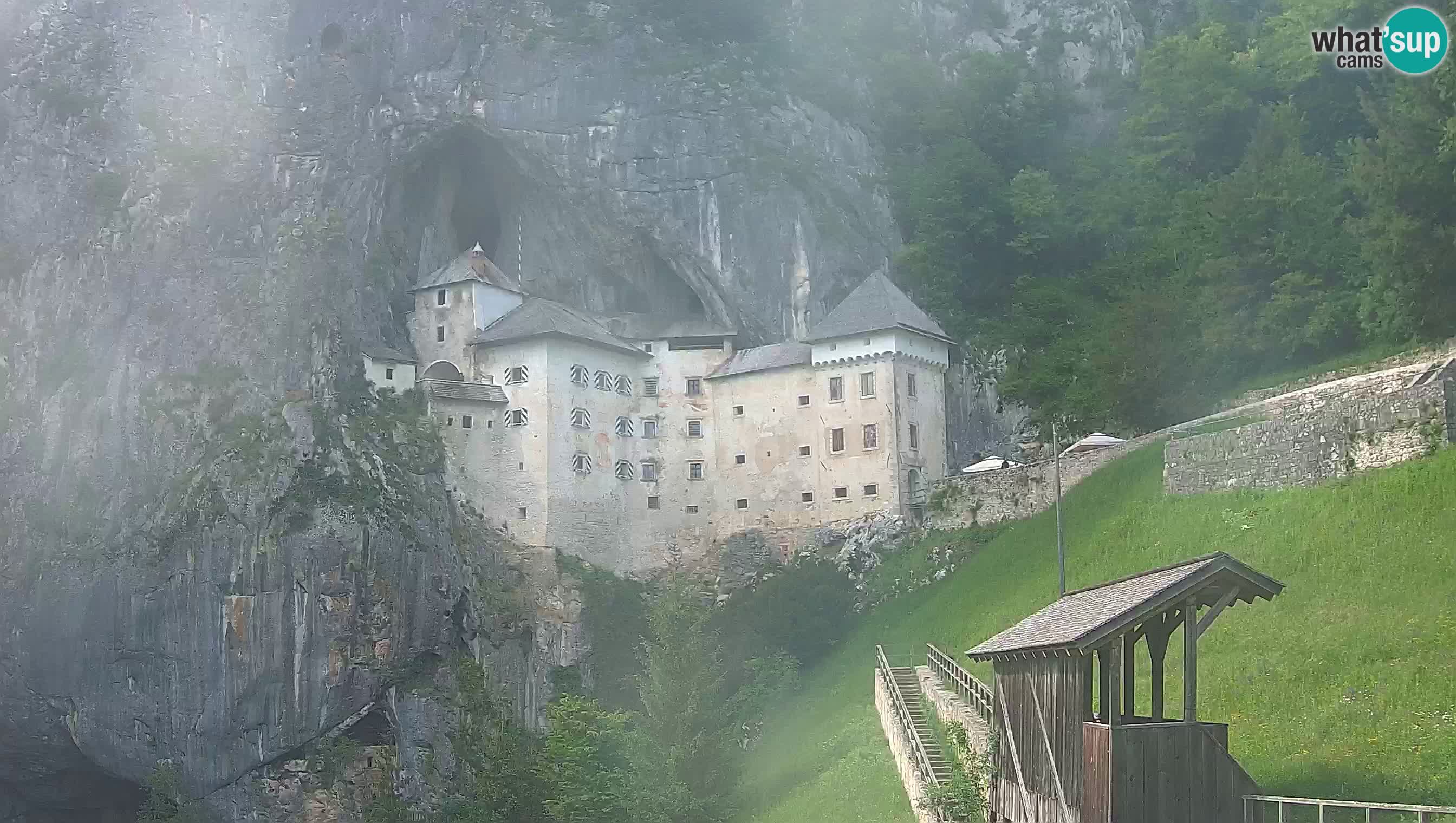 Spletna kamera Predjamski grad – Grad Predjama – Postojna