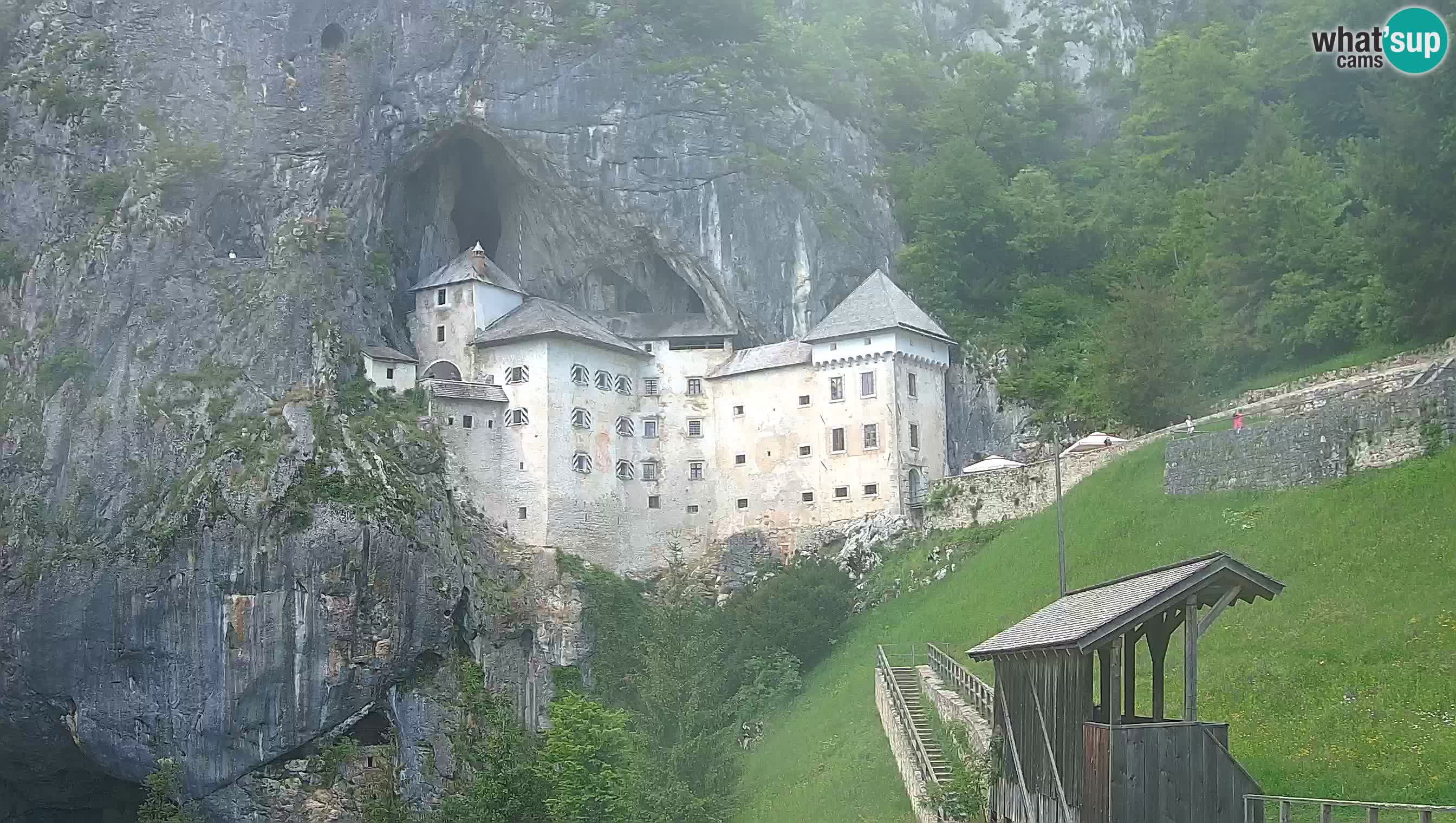 Spletna kamera Predjamski grad – Grad Predjama – Postojna