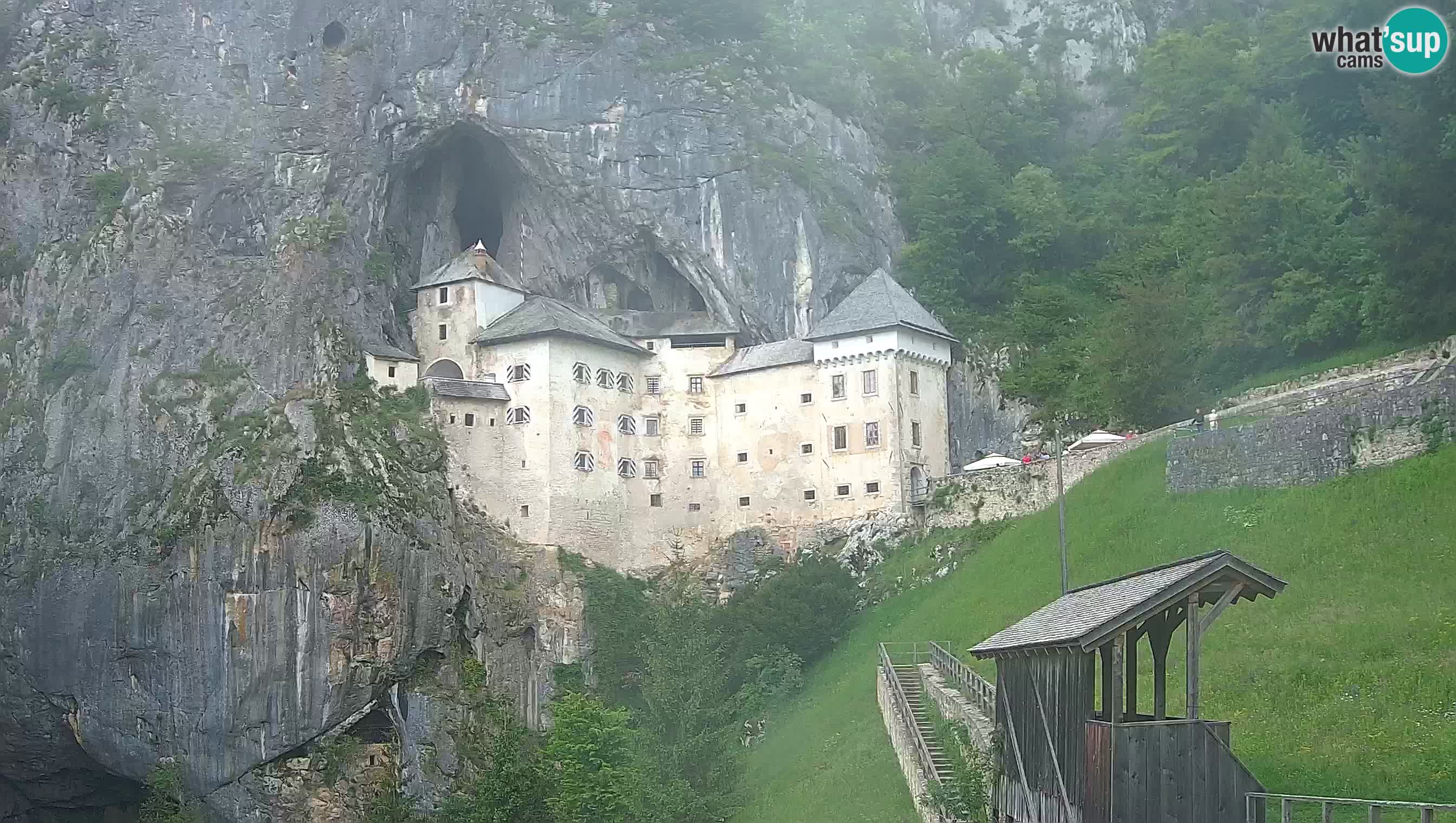 Spletna kamera Predjamski grad – Grad Predjama – Postojna