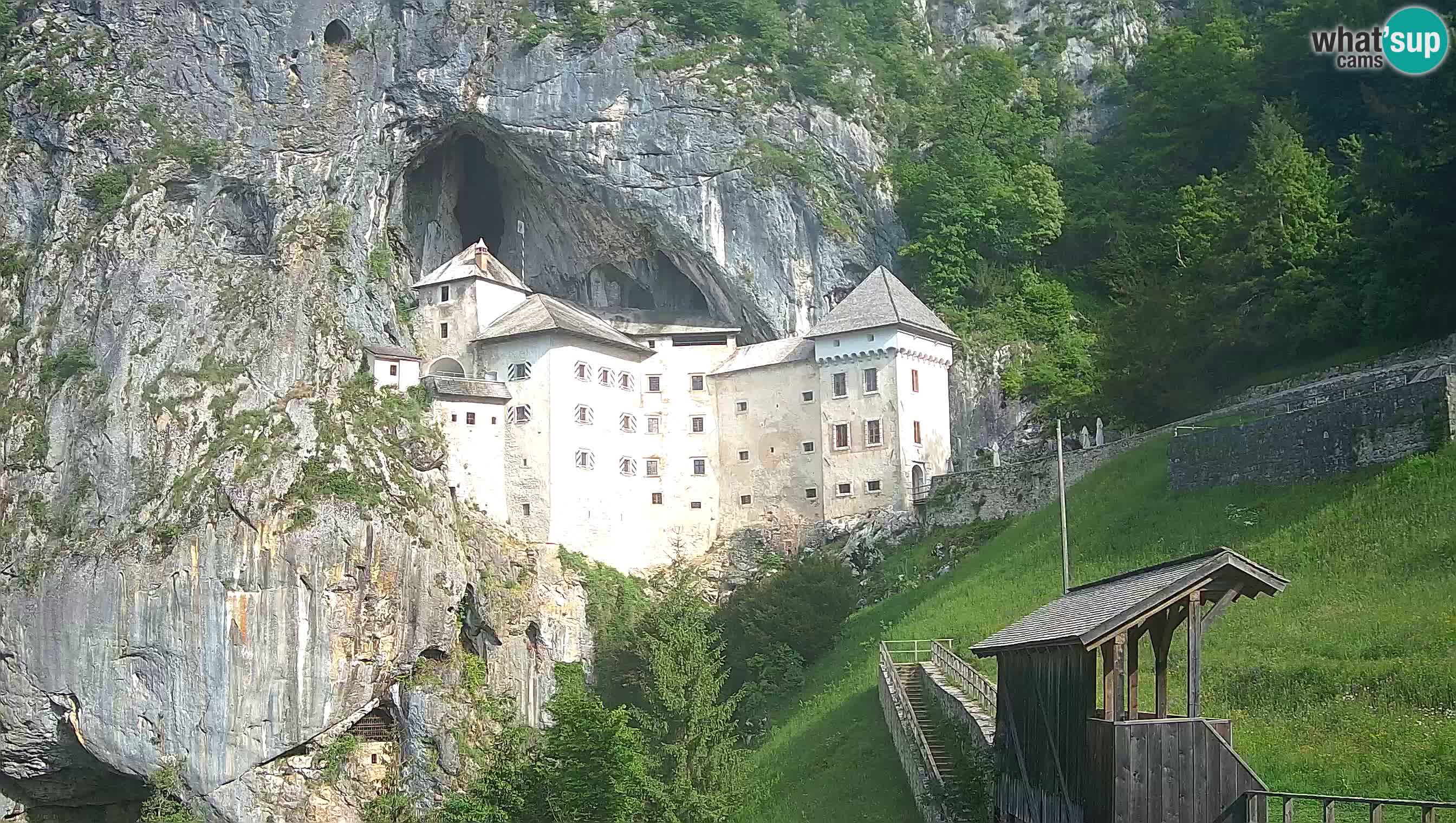 Spletna kamera Predjamski grad – Grad Predjama – Postojna