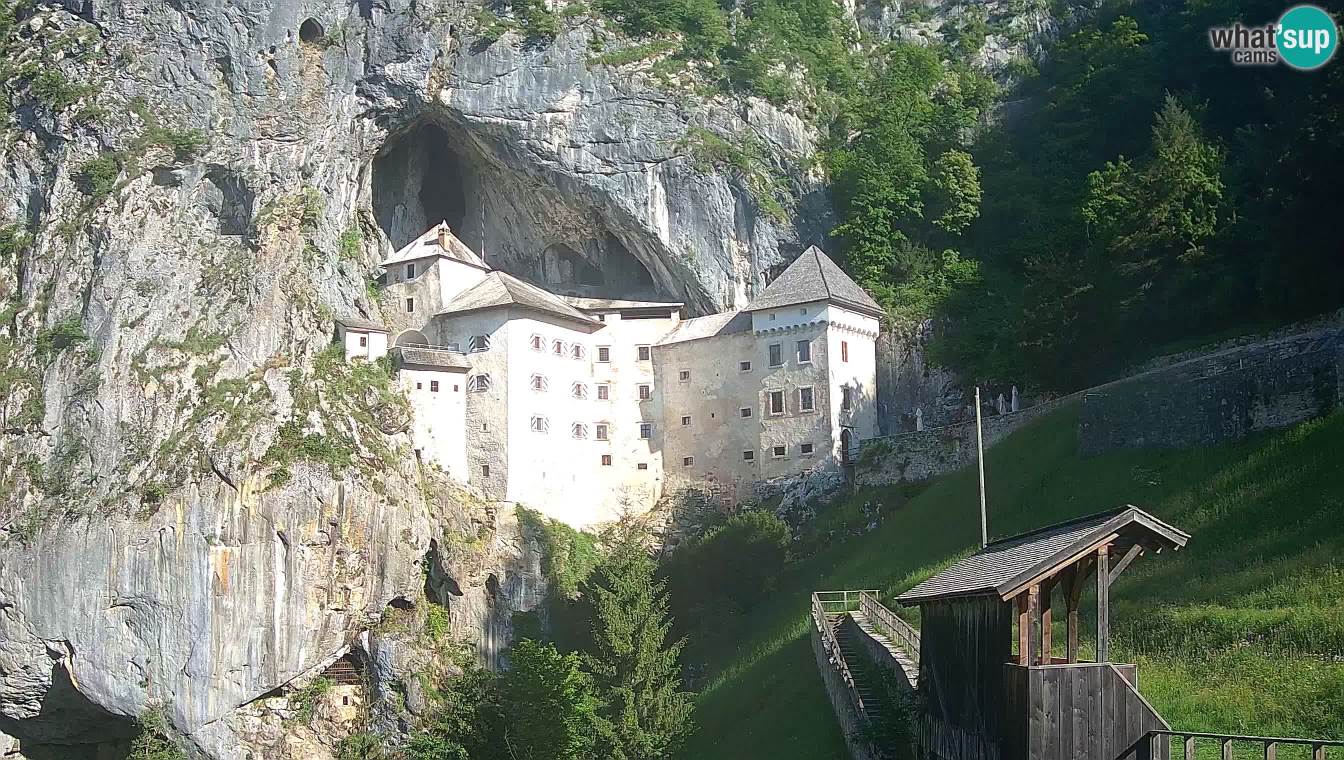 Spletna kamera Predjamski grad – Grad Predjama – Postojna