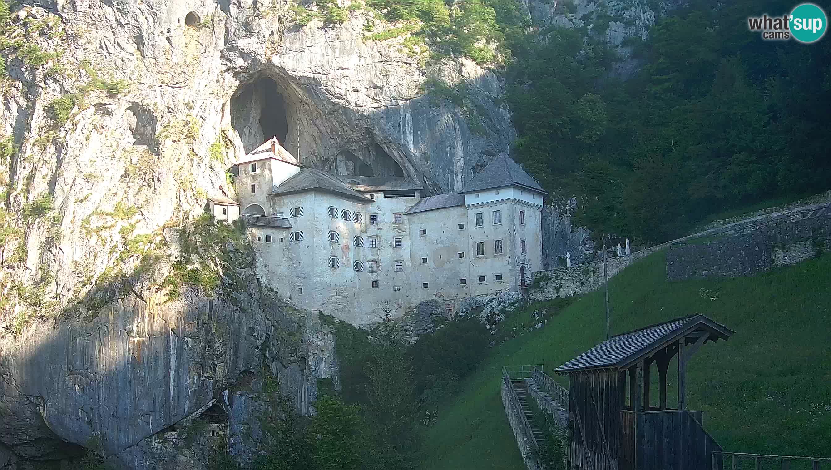 Spletna kamera Predjamski grad – Grad Predjama – Postojna